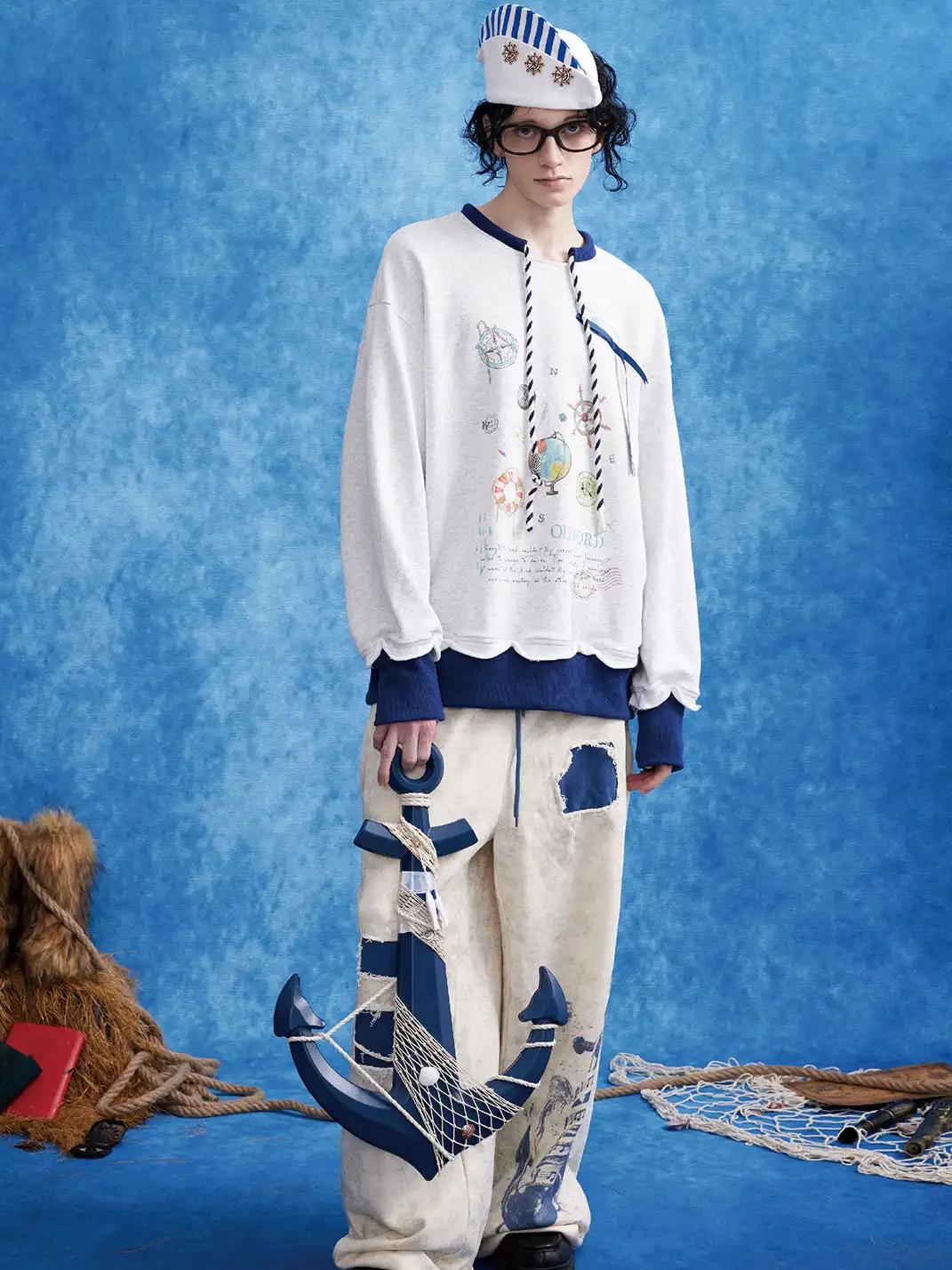 OIPWORD | Voyager Graphic Scallop-Hem Sweatshirt