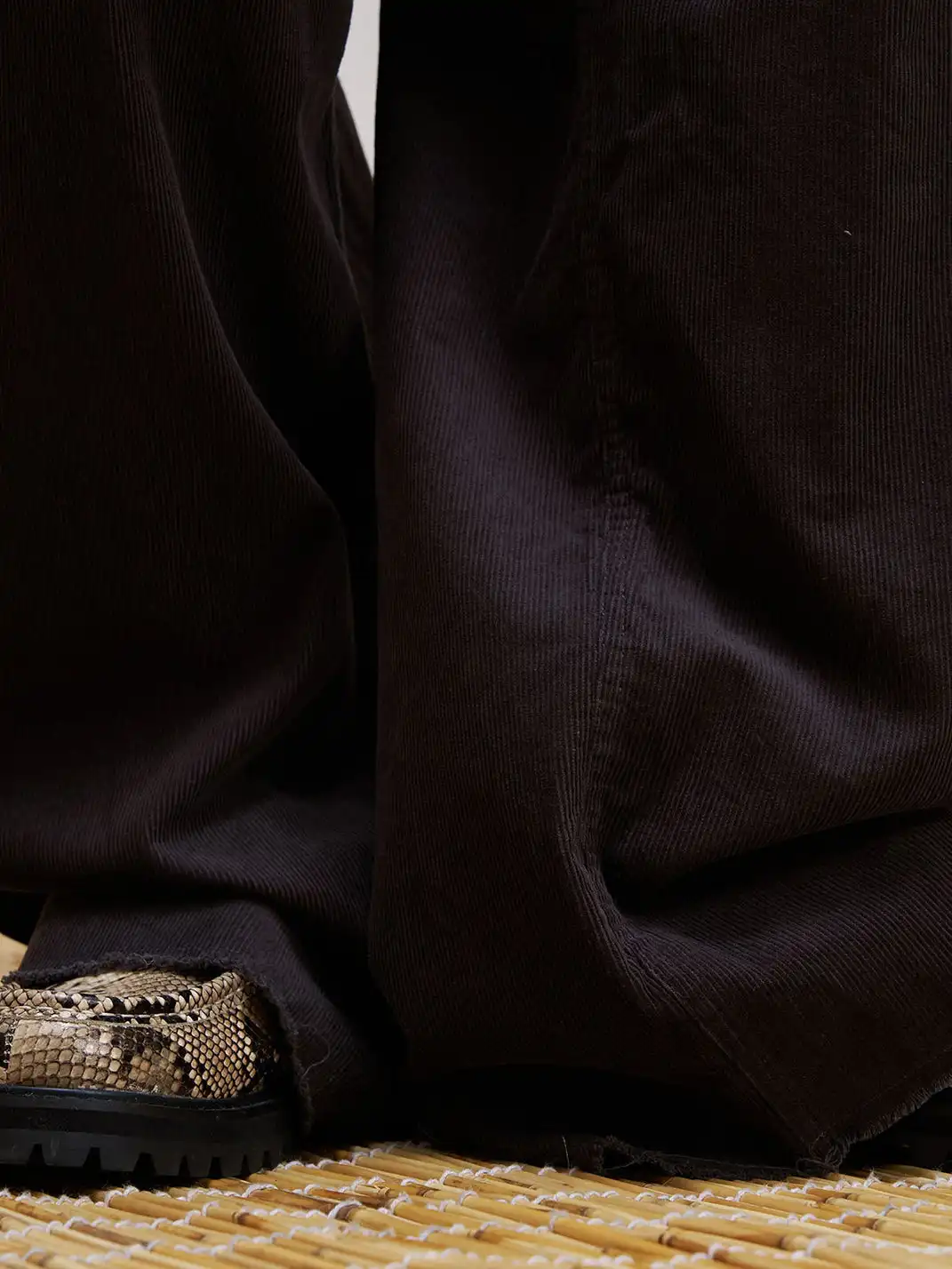 UNLIMITED MOTE | Corduroy Pleated Baggy Pants
