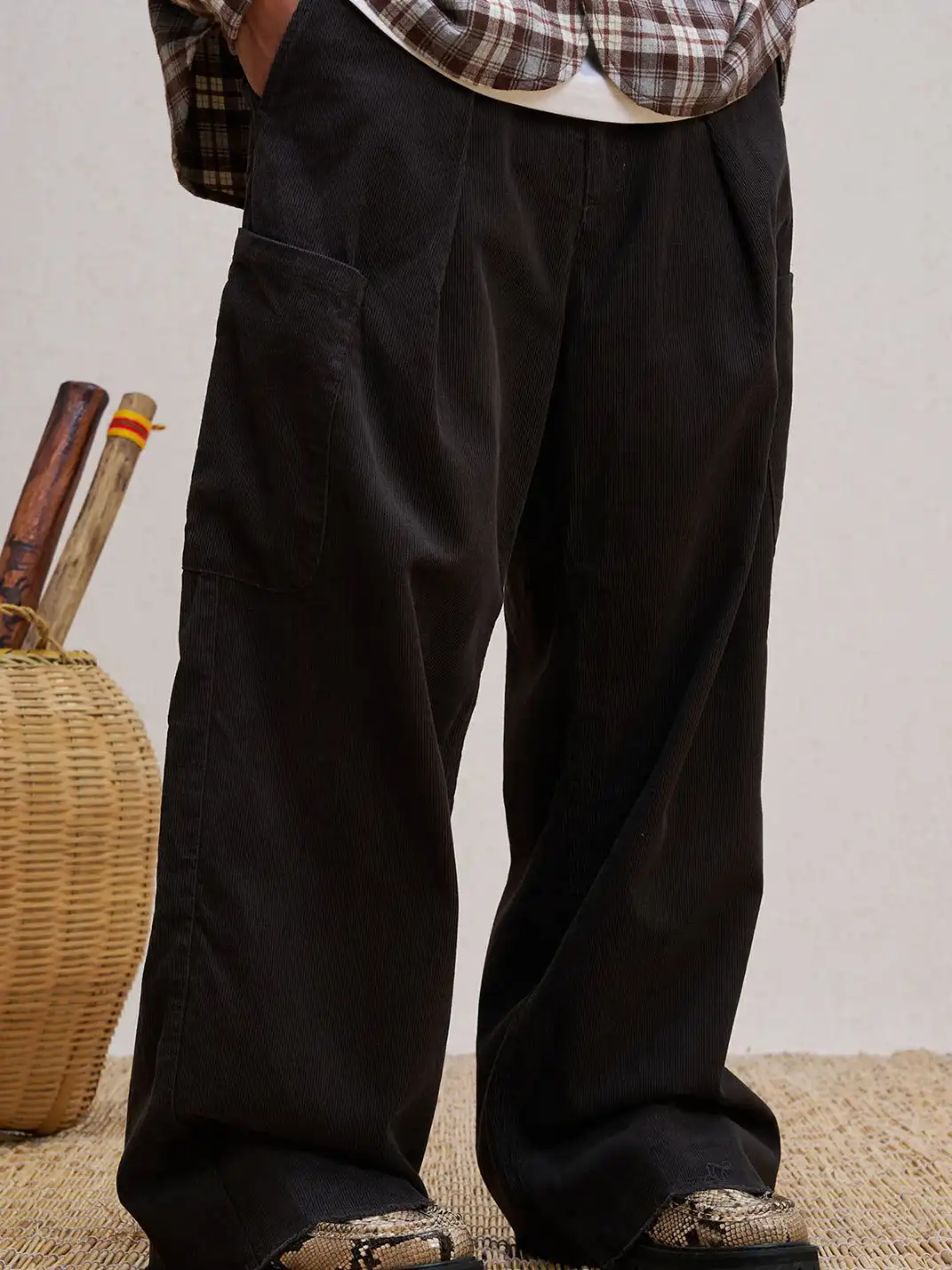 UNLIMITED MOTE | Corduroy Pleated Baggy Pants
