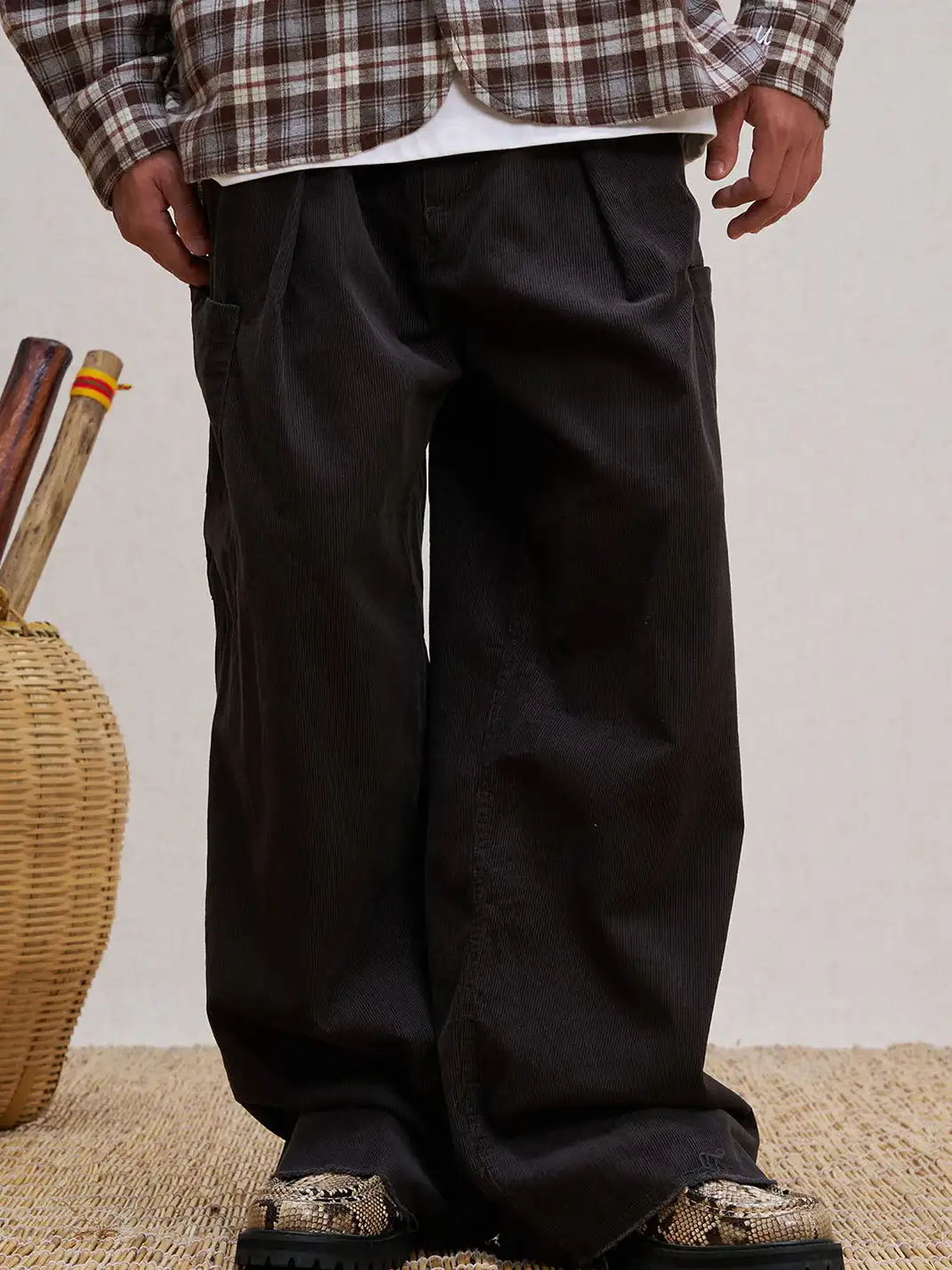 UNLIMITED MOTE | Corduroy Pleated Baggy Pants
