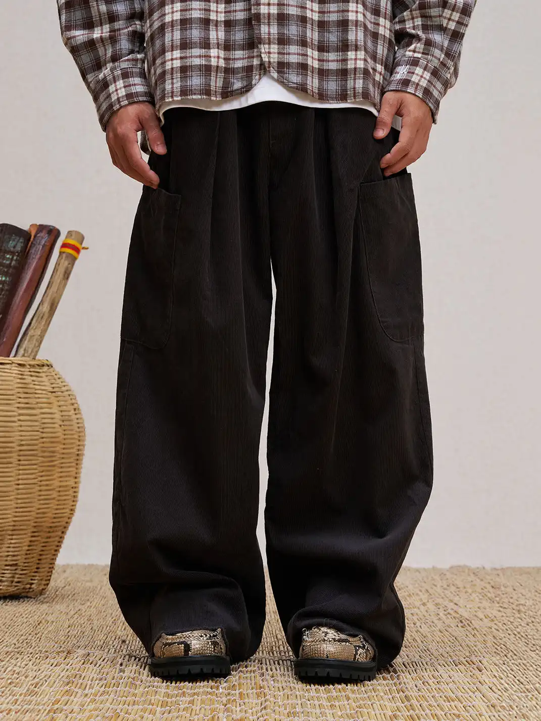 UNLIMITED MOTE | Corduroy Pleated Baggy Pants