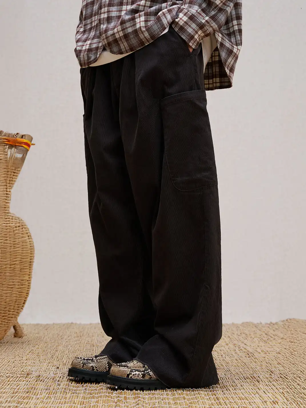 UNLIMITED MOTE | Corduroy Pleated Baggy Pants