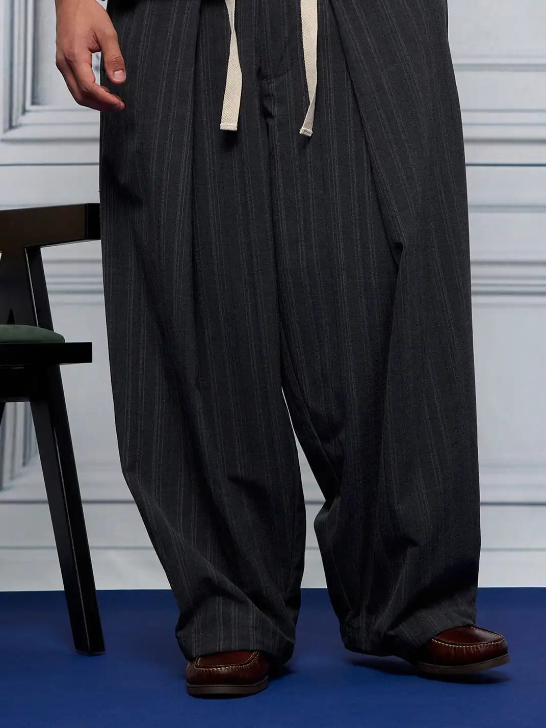 UNLIMITED MOTE | Pleated Drawstring Wide-Leg Pants