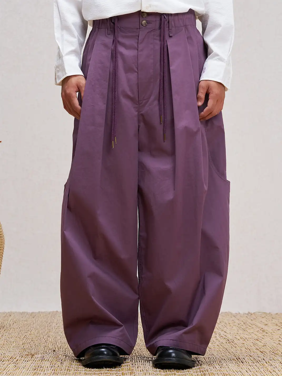 UNLIMITED MOTE | Solid Color Striped Trousers