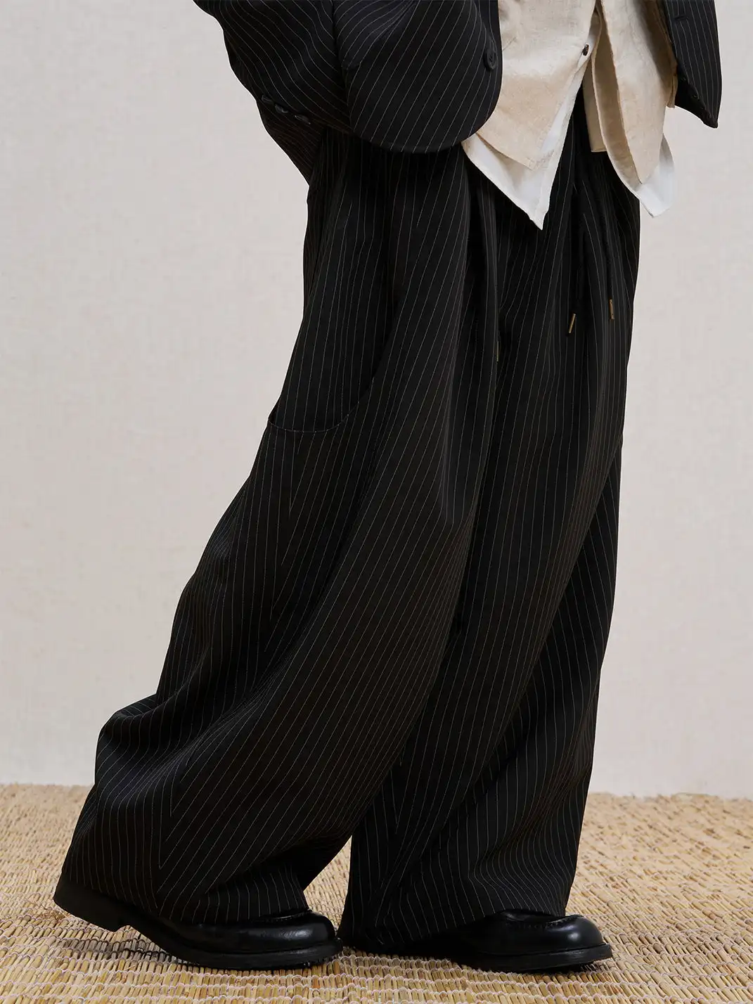 UNLIMITED MOTE | Solid Color Striped Trousers