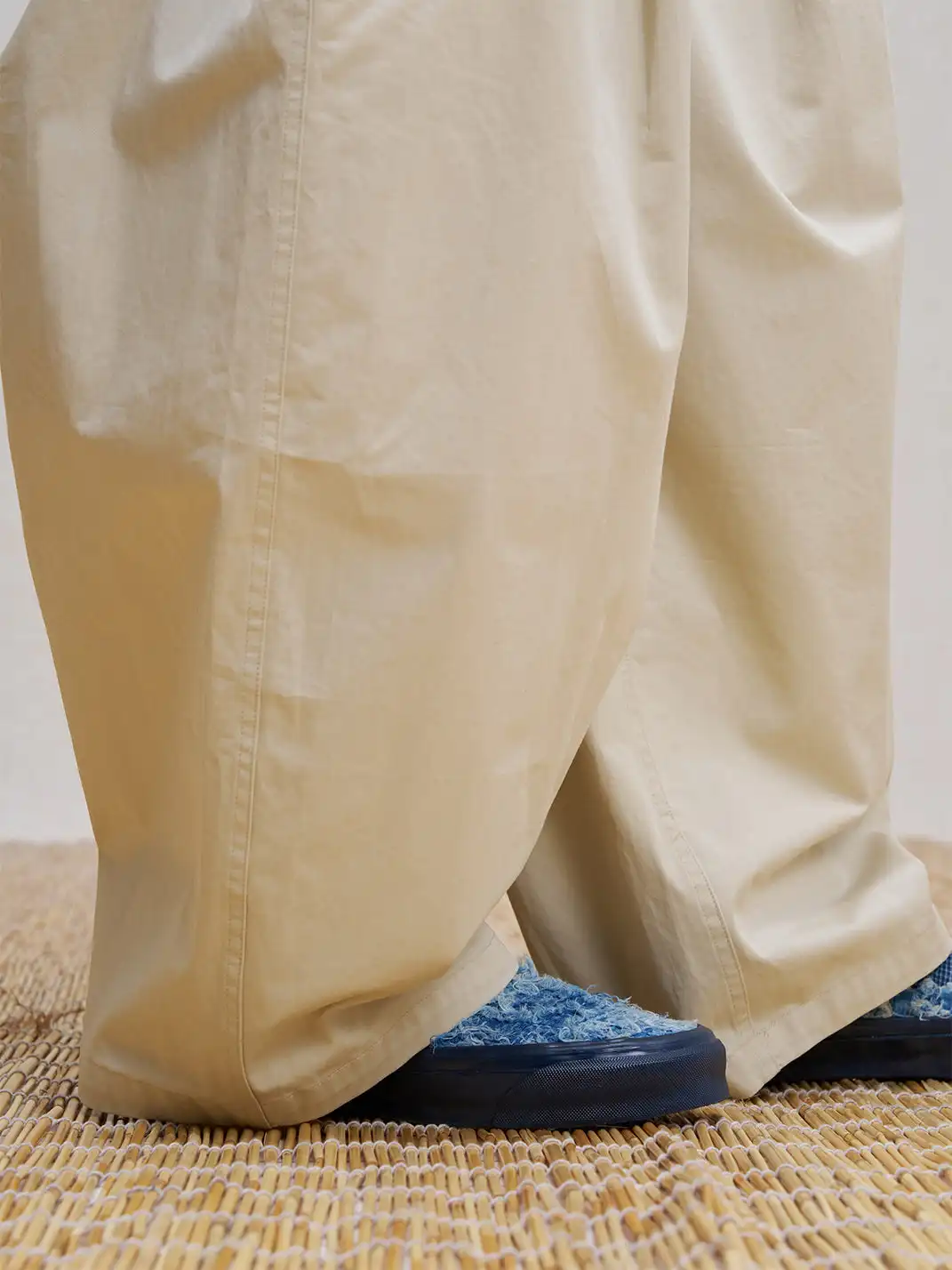 UNLIMITED MOTE | Solid Color Striped Trousers