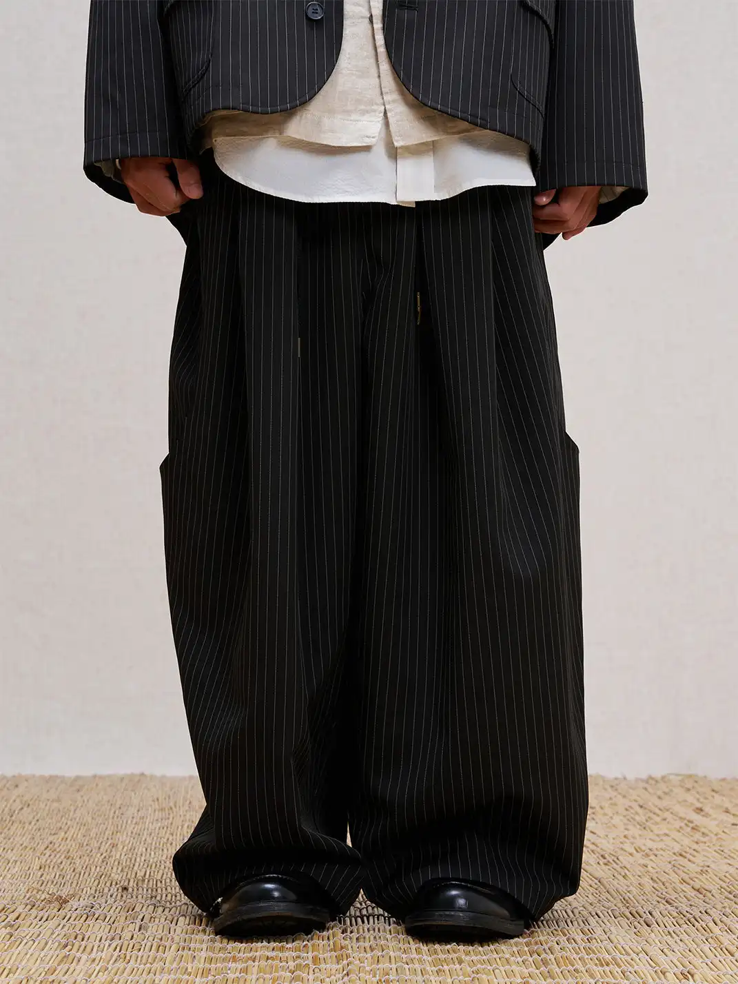 UNLIMITED MOTE | Solid Color Striped Trousers
