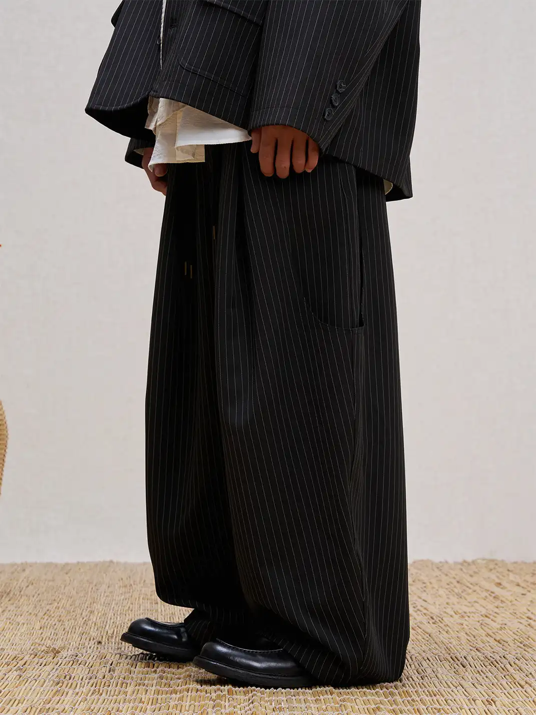 UNLIMITED MOTE | Solid Color Striped Trousers