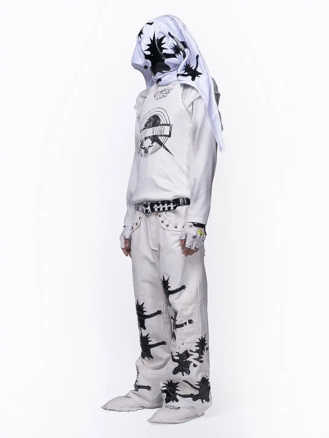 FVVO | Embroidered Signature Jeans