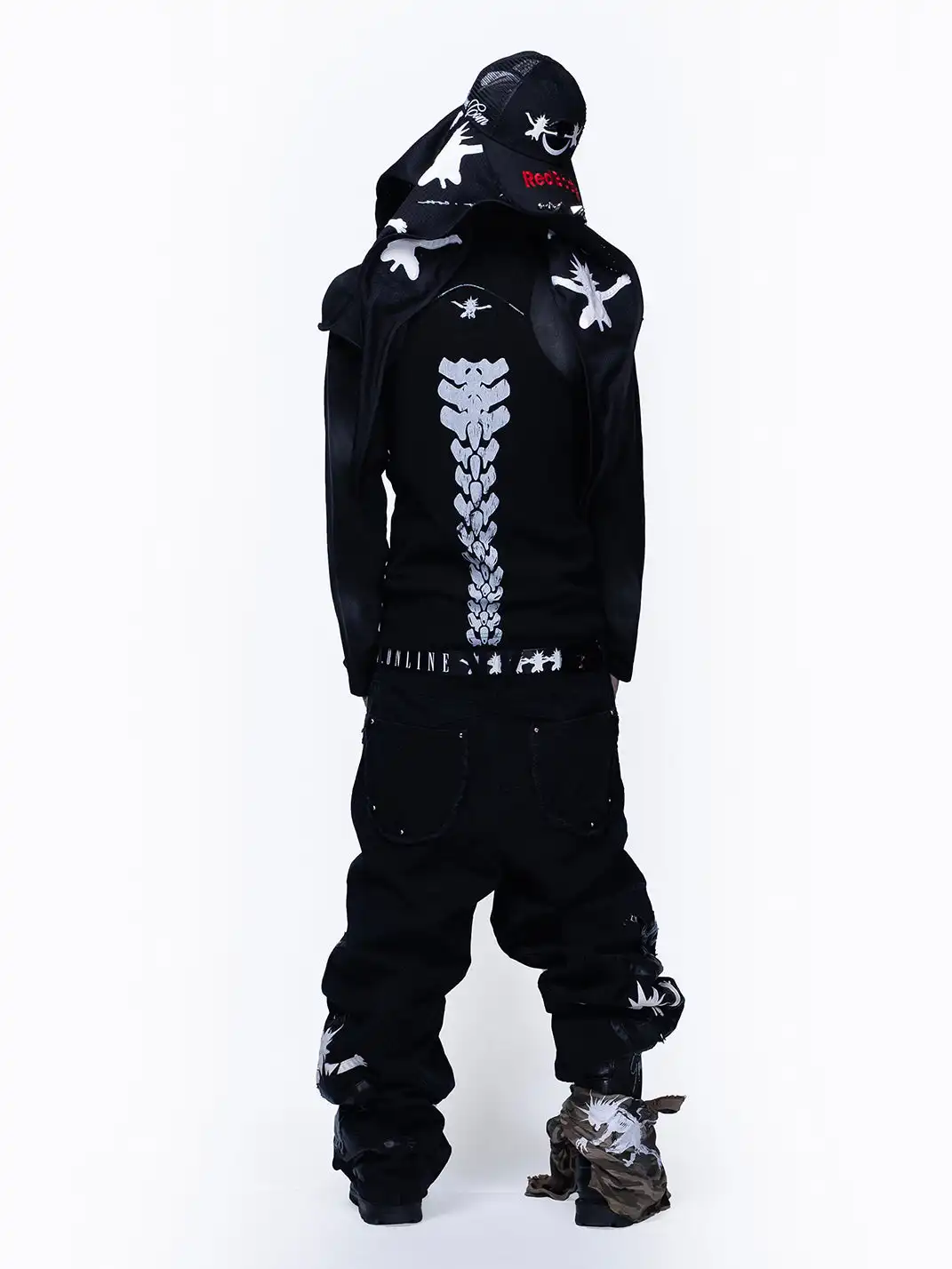 FVVO | Embroidered Signature Jeans