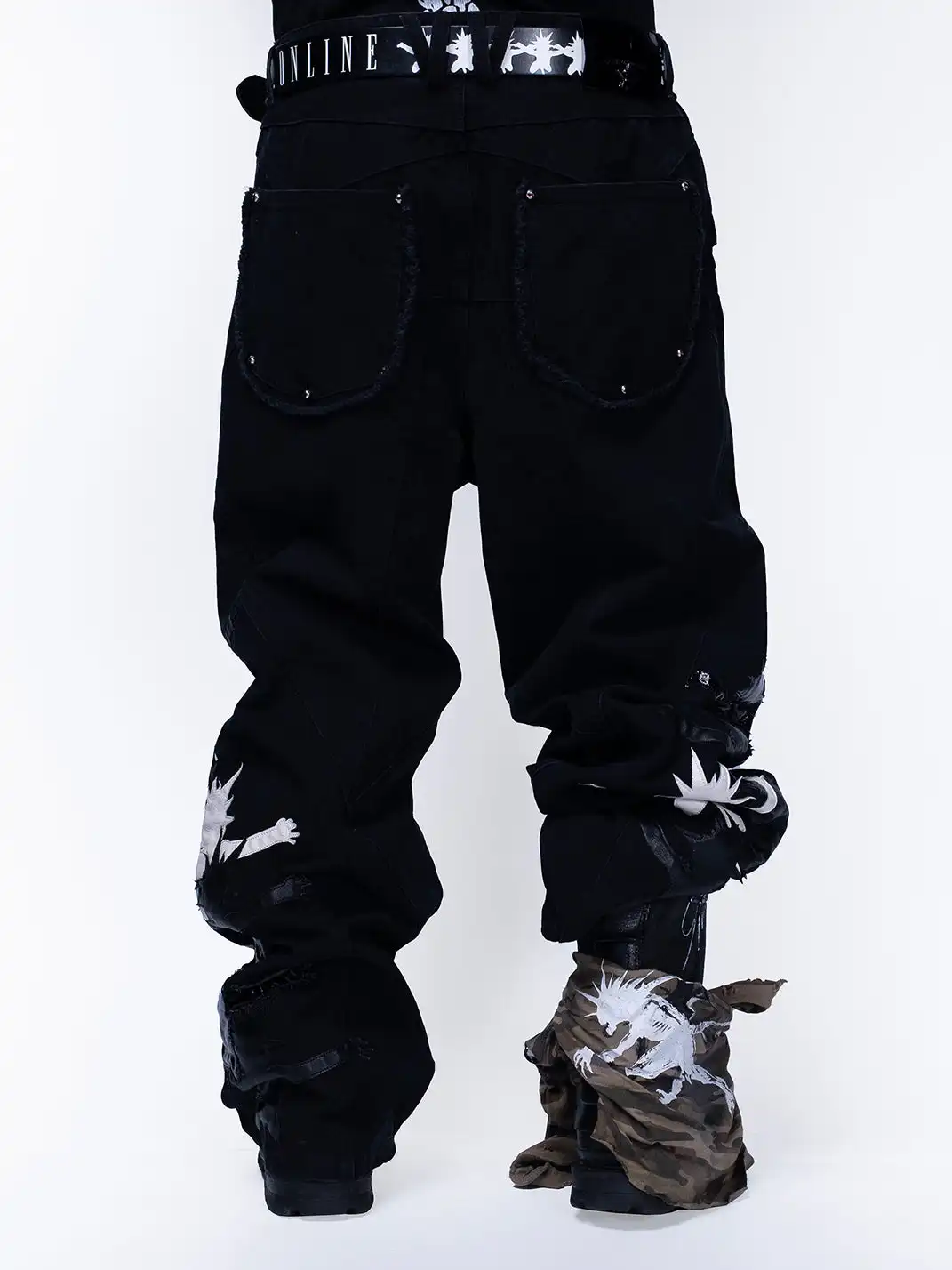 FVVO | Embroidered Signature Jeans