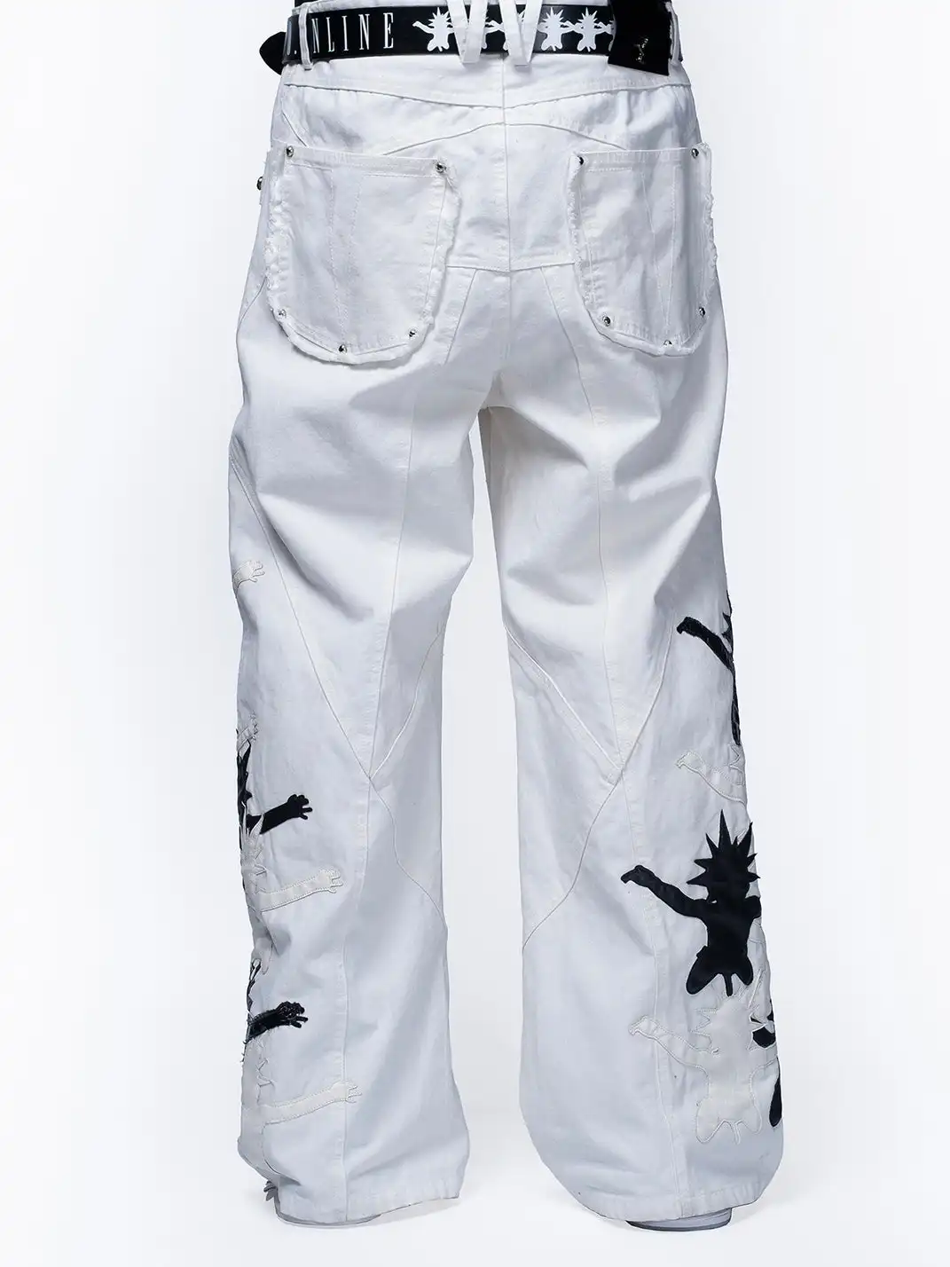 FVVO | Embroidered Signature Jeans