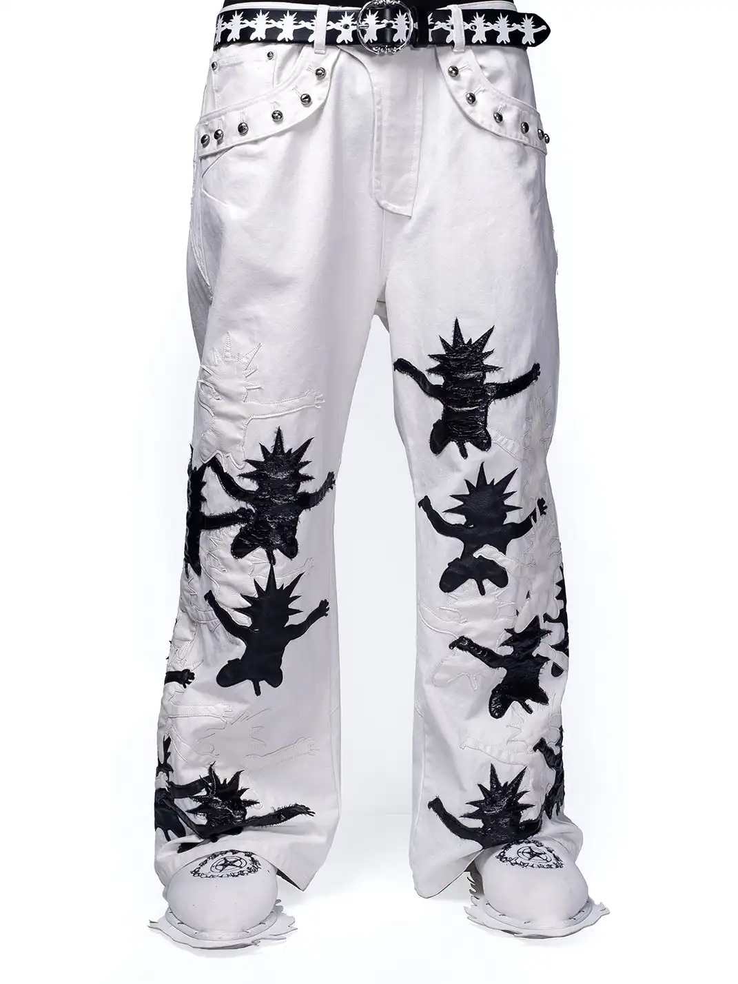 FVVO | Embroidered Signature Jeans