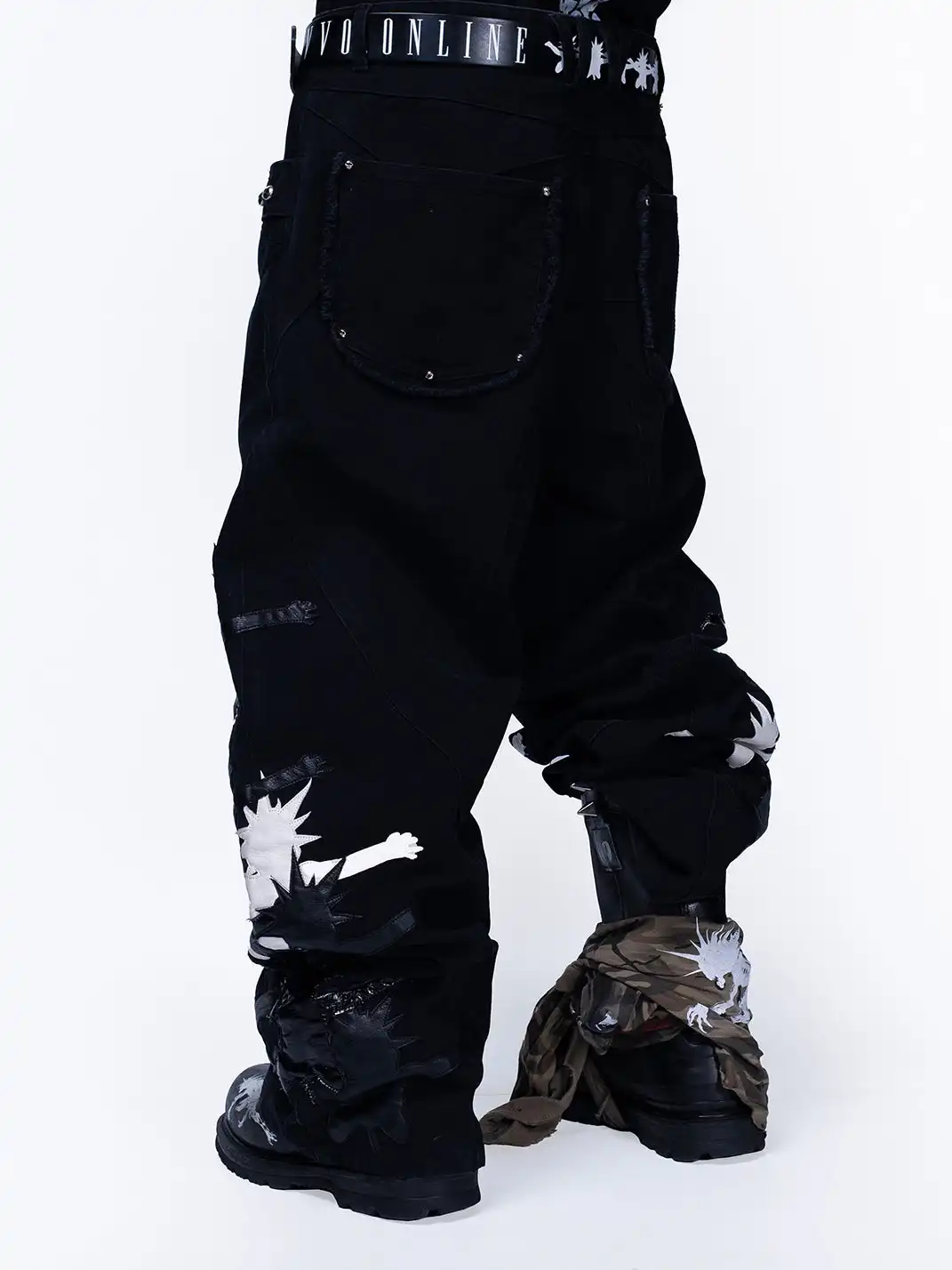 FVVO | Embroidered Signature Jeans