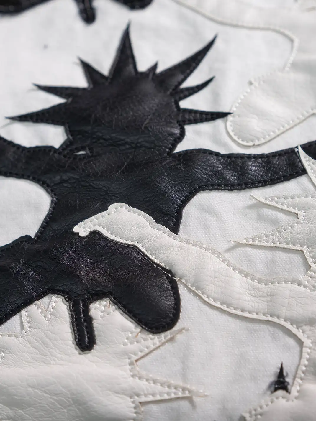 FVVO | Embroidered Signature Jeans