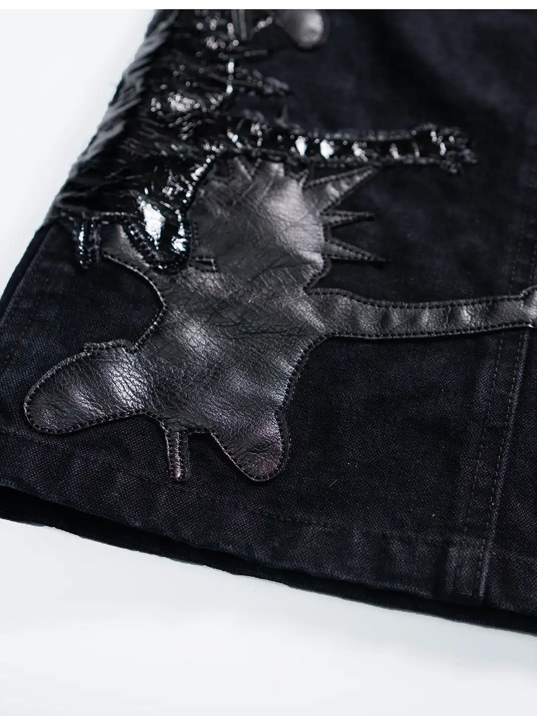 FVVO | Embroidered Signature Jeans