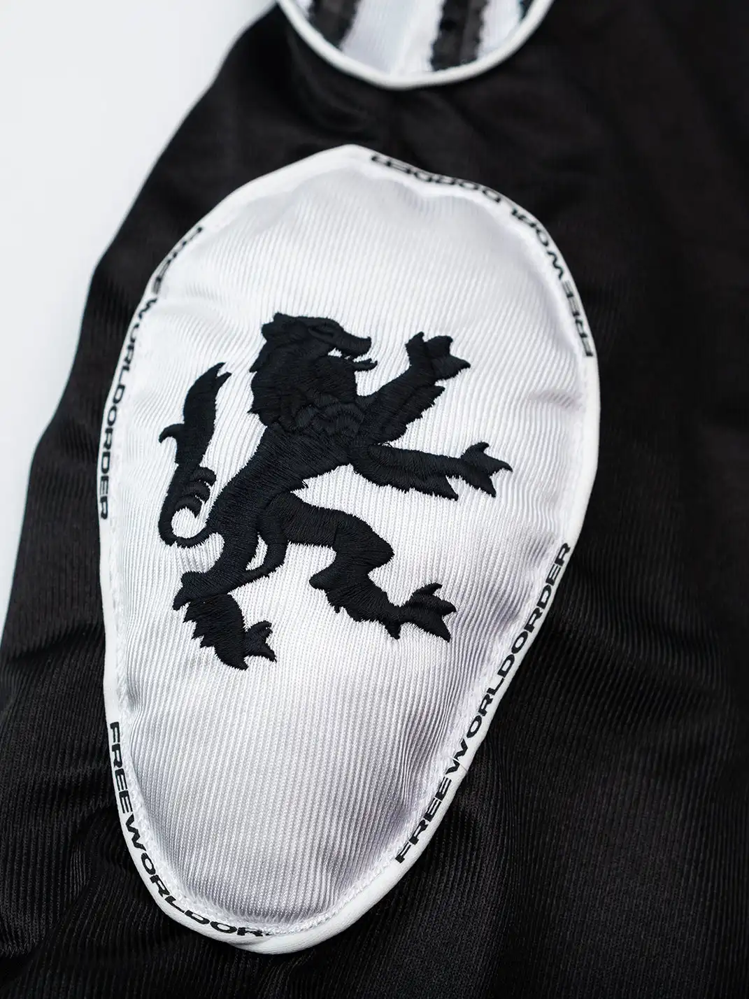FVVO | Wolf Print Embroidered Sweatpants