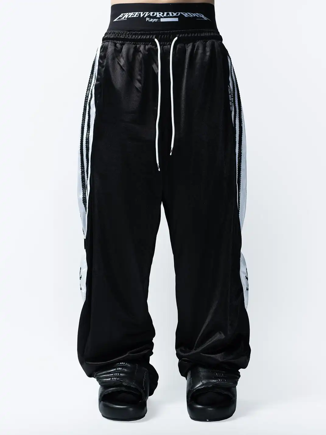 FVVO | Wolf Print Embroidered Sweatpants