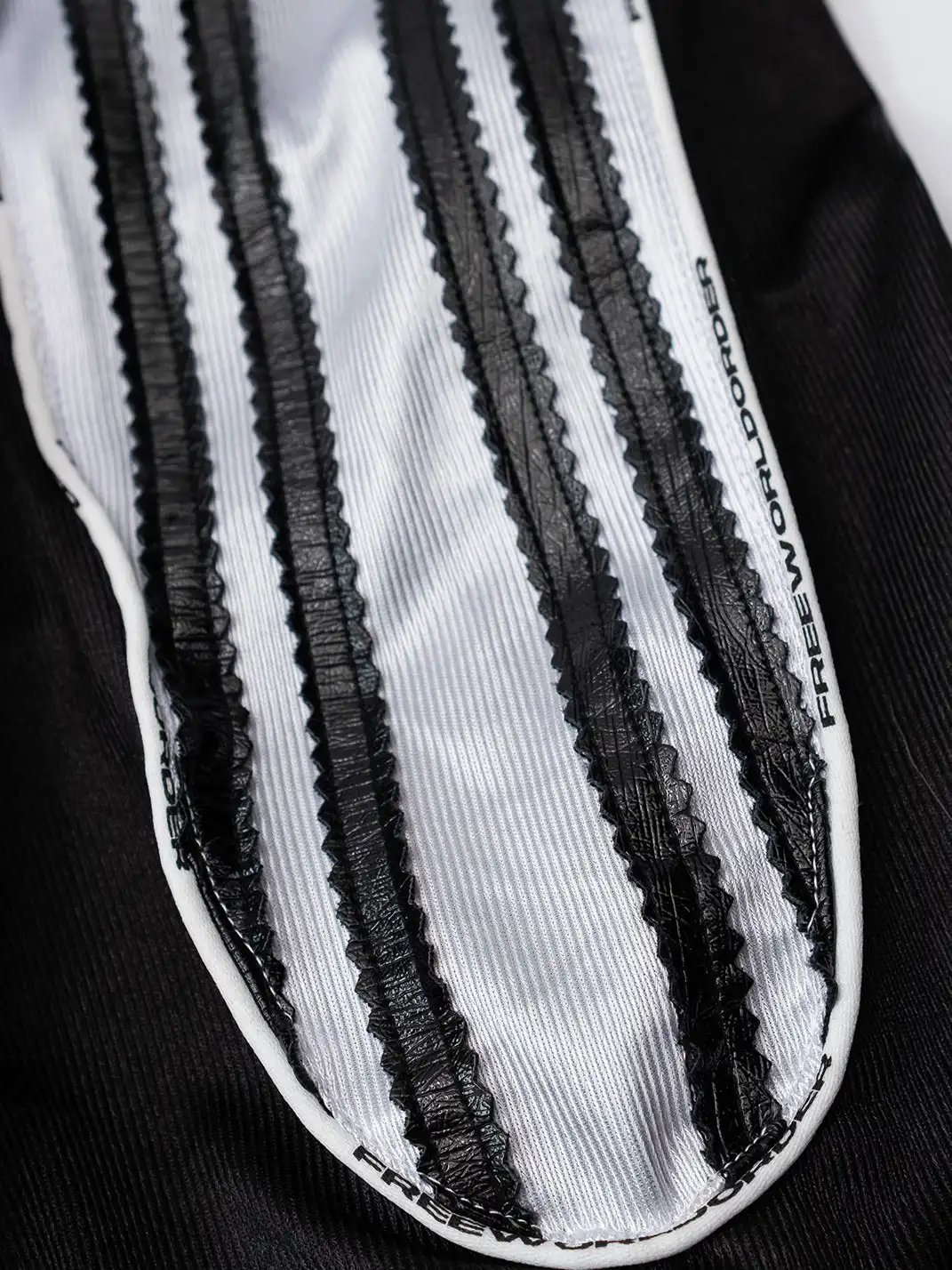 FVVO | Wolf Print Embroidered Sweatpants