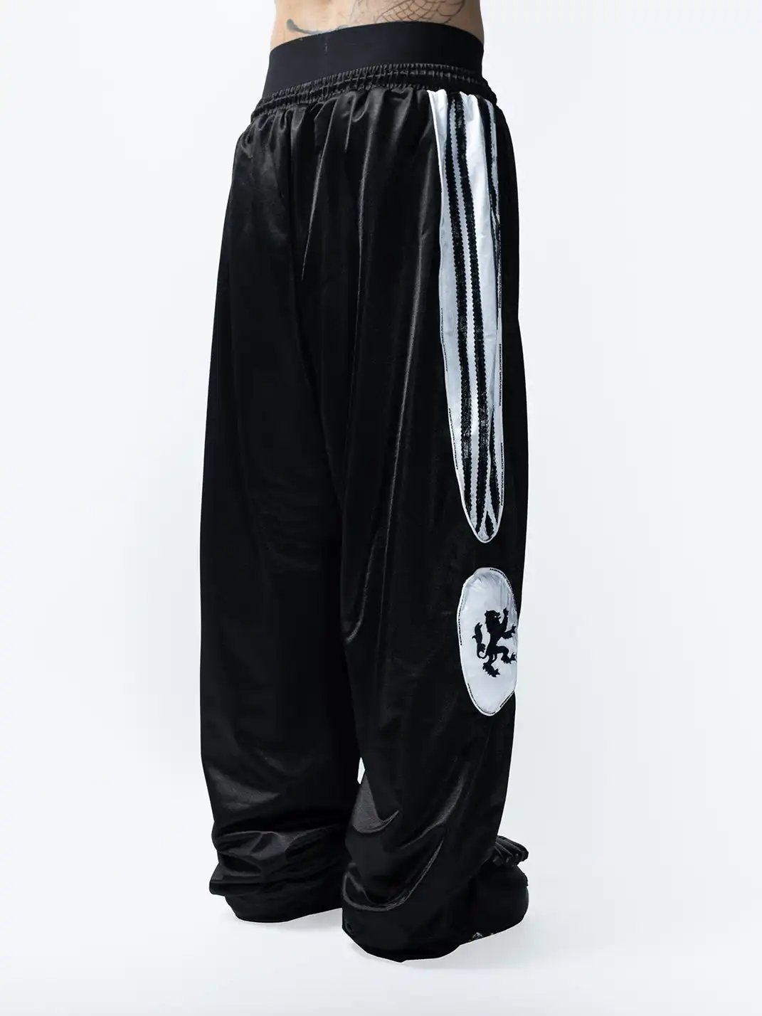FVVO | Wolf Print Embroidered Sweatpants
