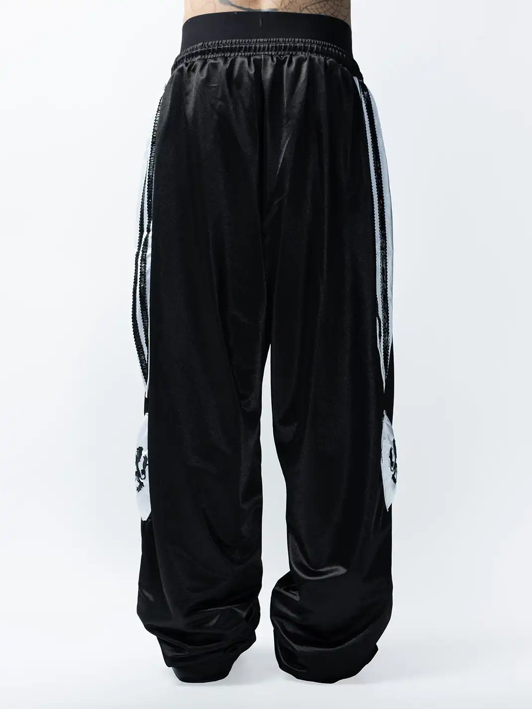 FVVO | Wolf Print Embroidered Sweatpants