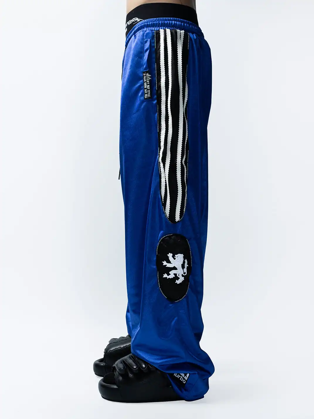 FVVO | Wolf Print Embroidered Sweatpants