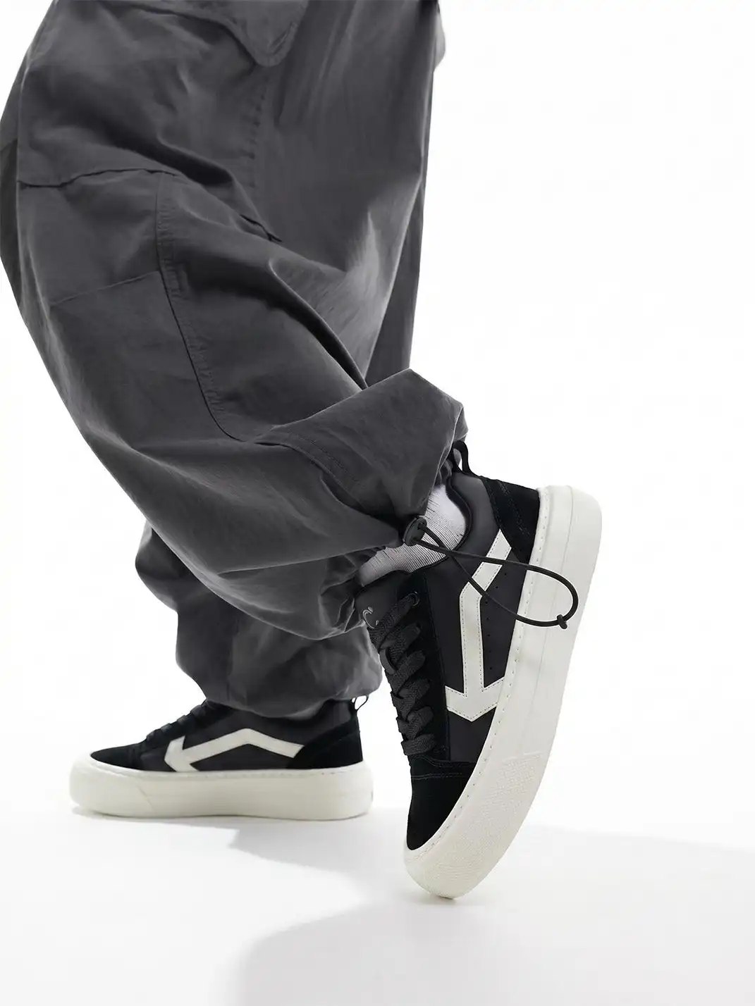 C.BANNER | Black Platform Low-top Sneakers