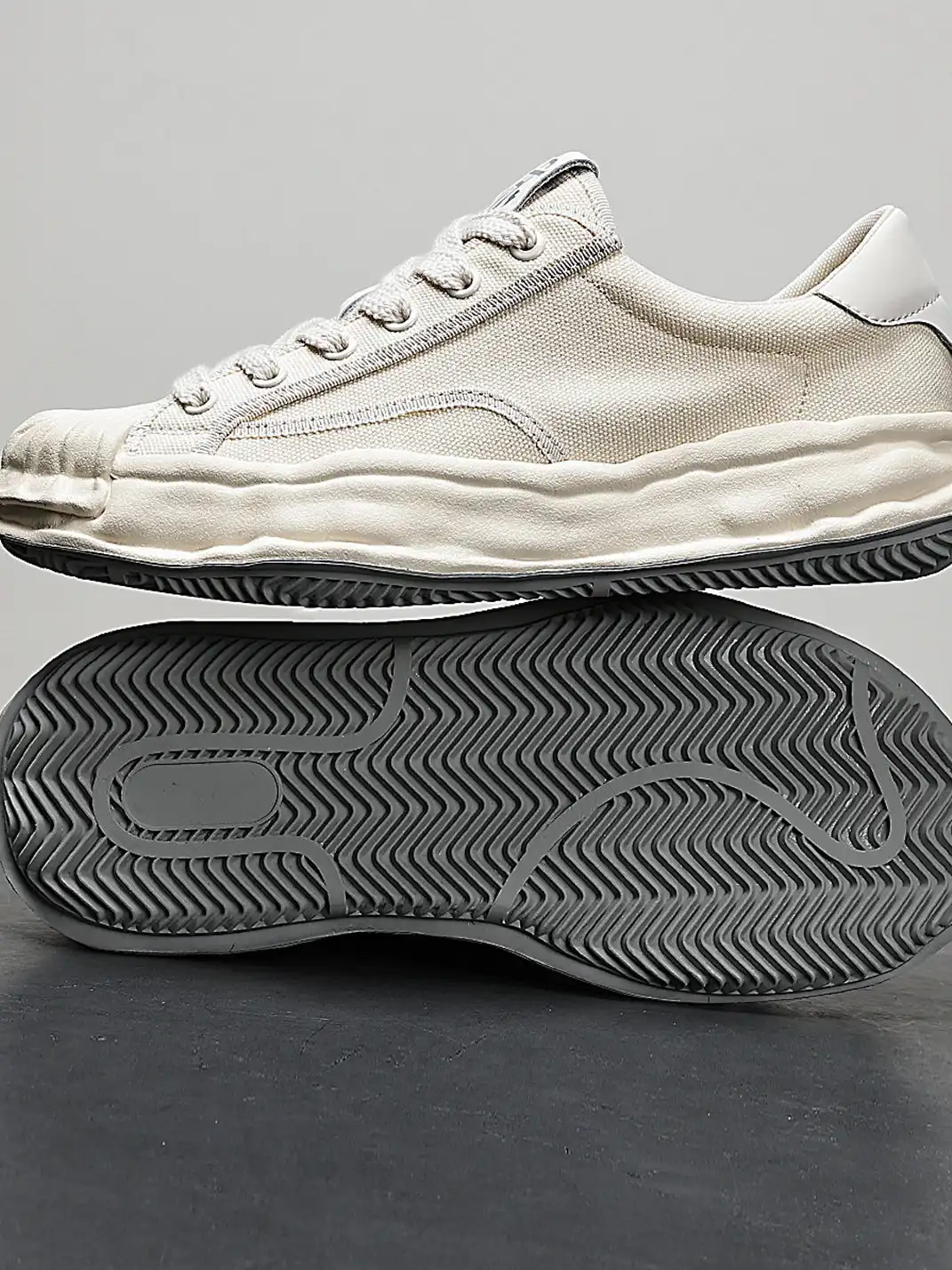 TRUMPPIPE | White Canvas Platform Low-Top Sneakers