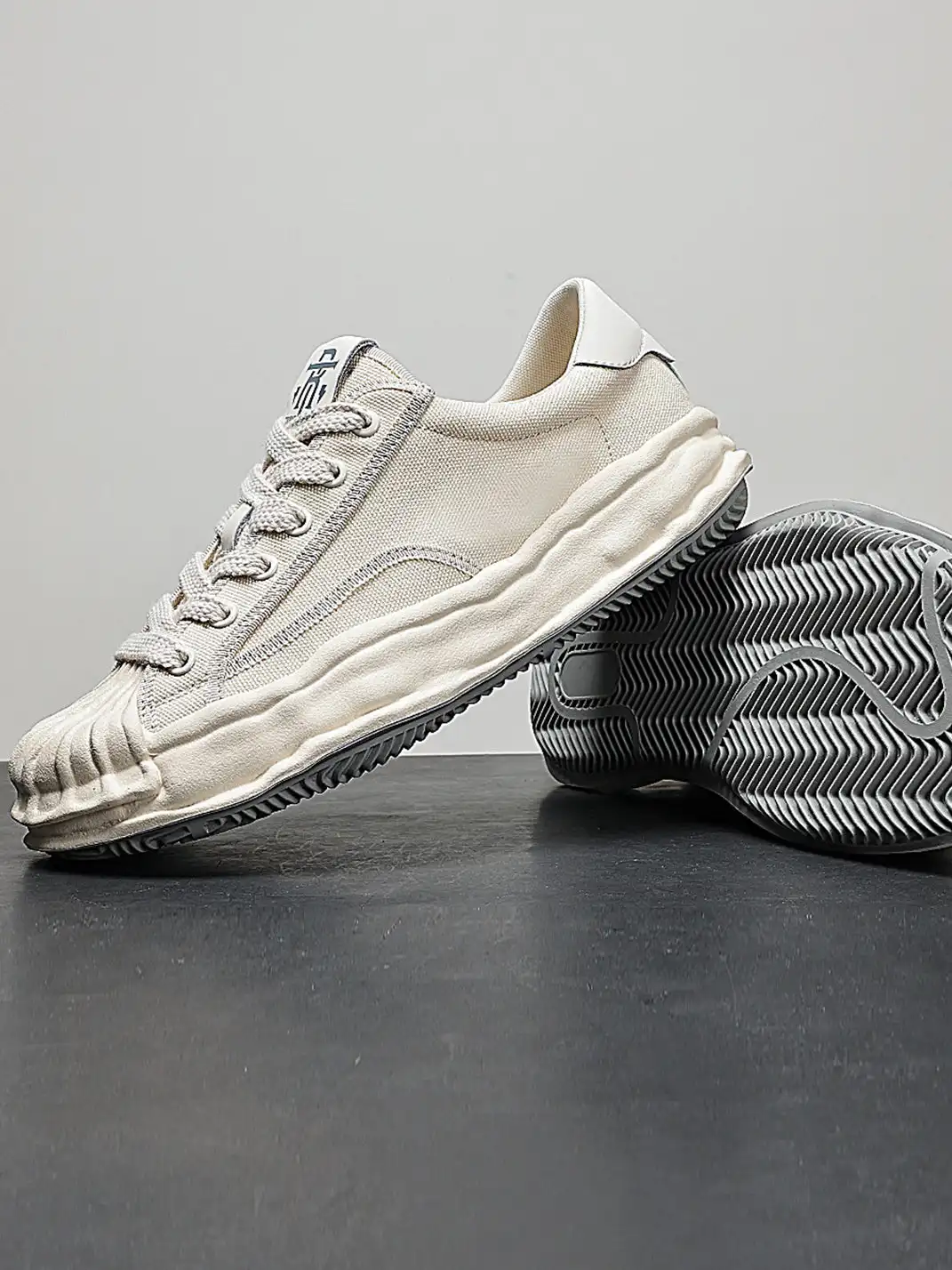 TRUMPPIPE | White Canvas Platform Low-Top Sneakers