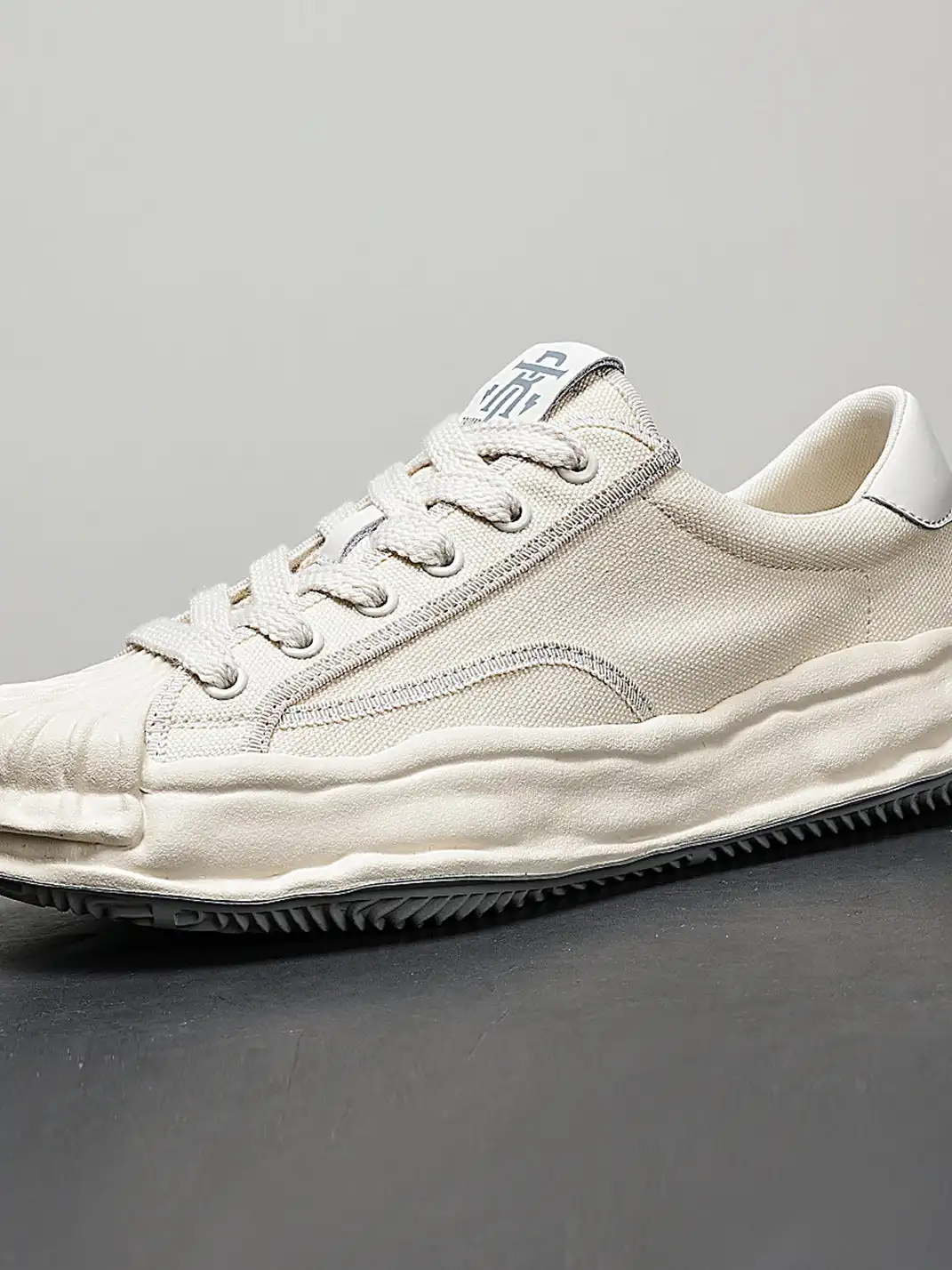 TRUMPPIPE | White Canvas Platform Low-Top Sneakers
