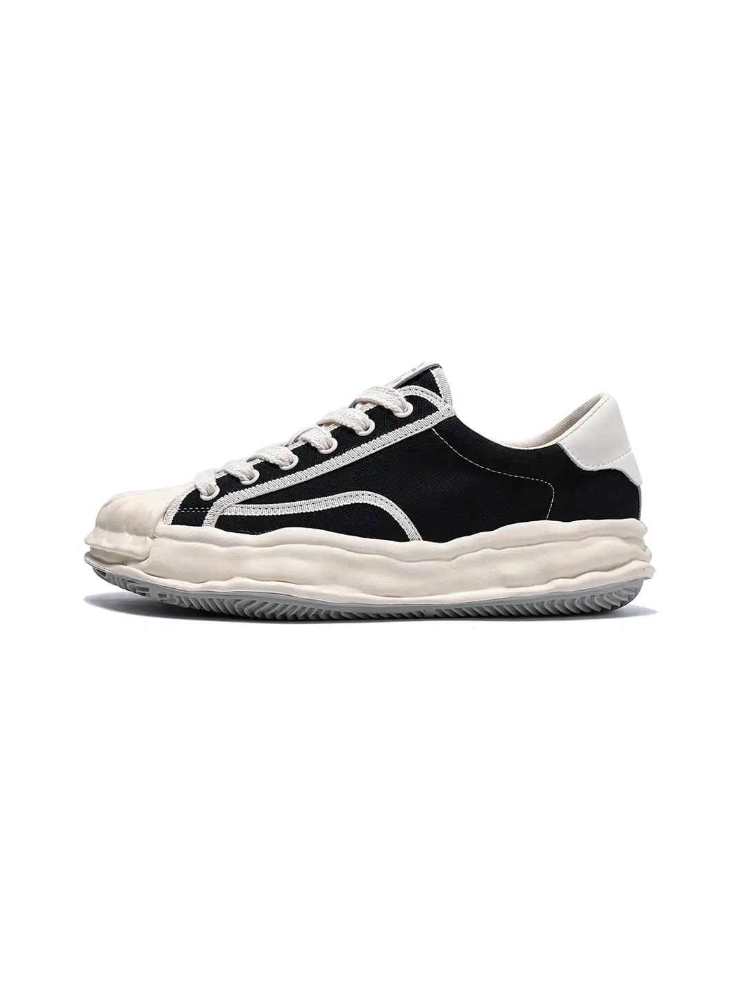 TRUMPPIPE | Black Canvas Platform Low-Top Sneakers