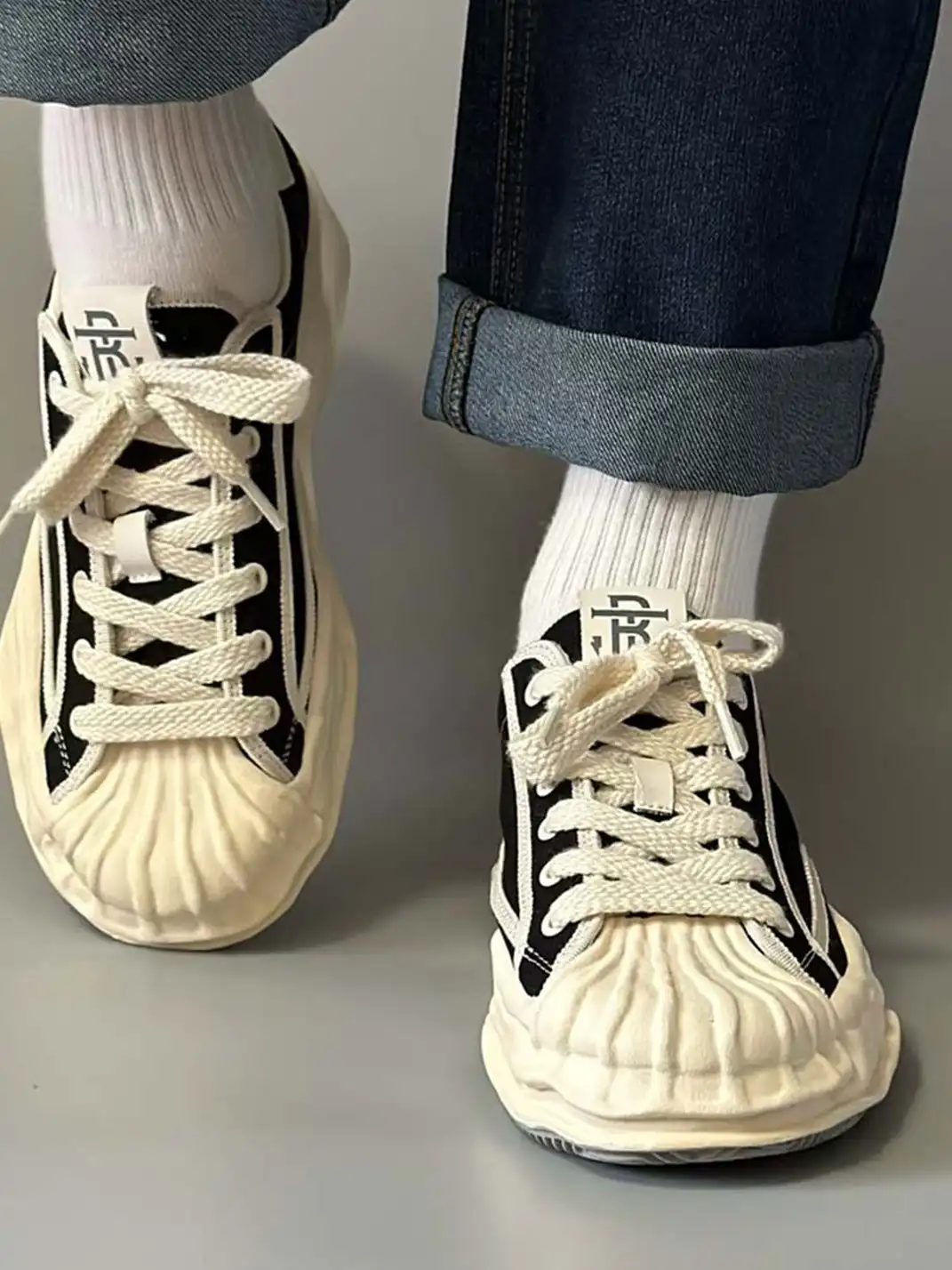 TRUMPPIPE | Black Canvas Platform Low-Top Sneakers