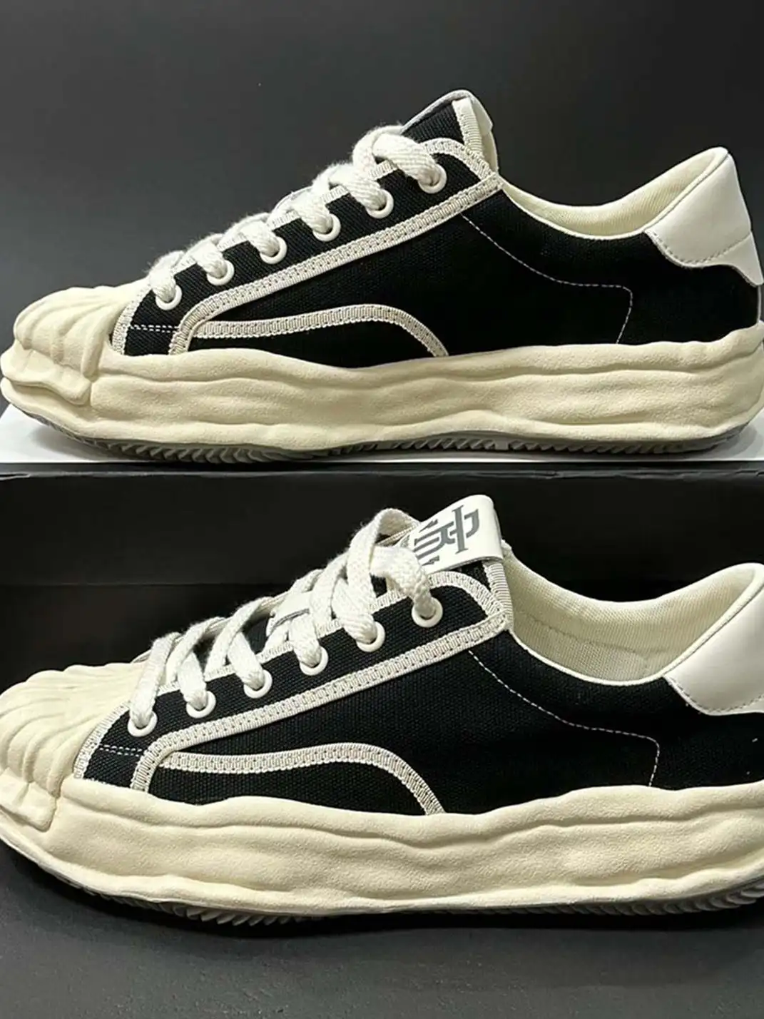 TRUMPPIPE | Black Canvas Platform Low-Top Sneakers