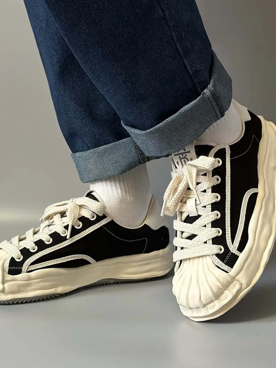 TRUMPPIPE | Black Canvas Platform Low-Top Sneakers