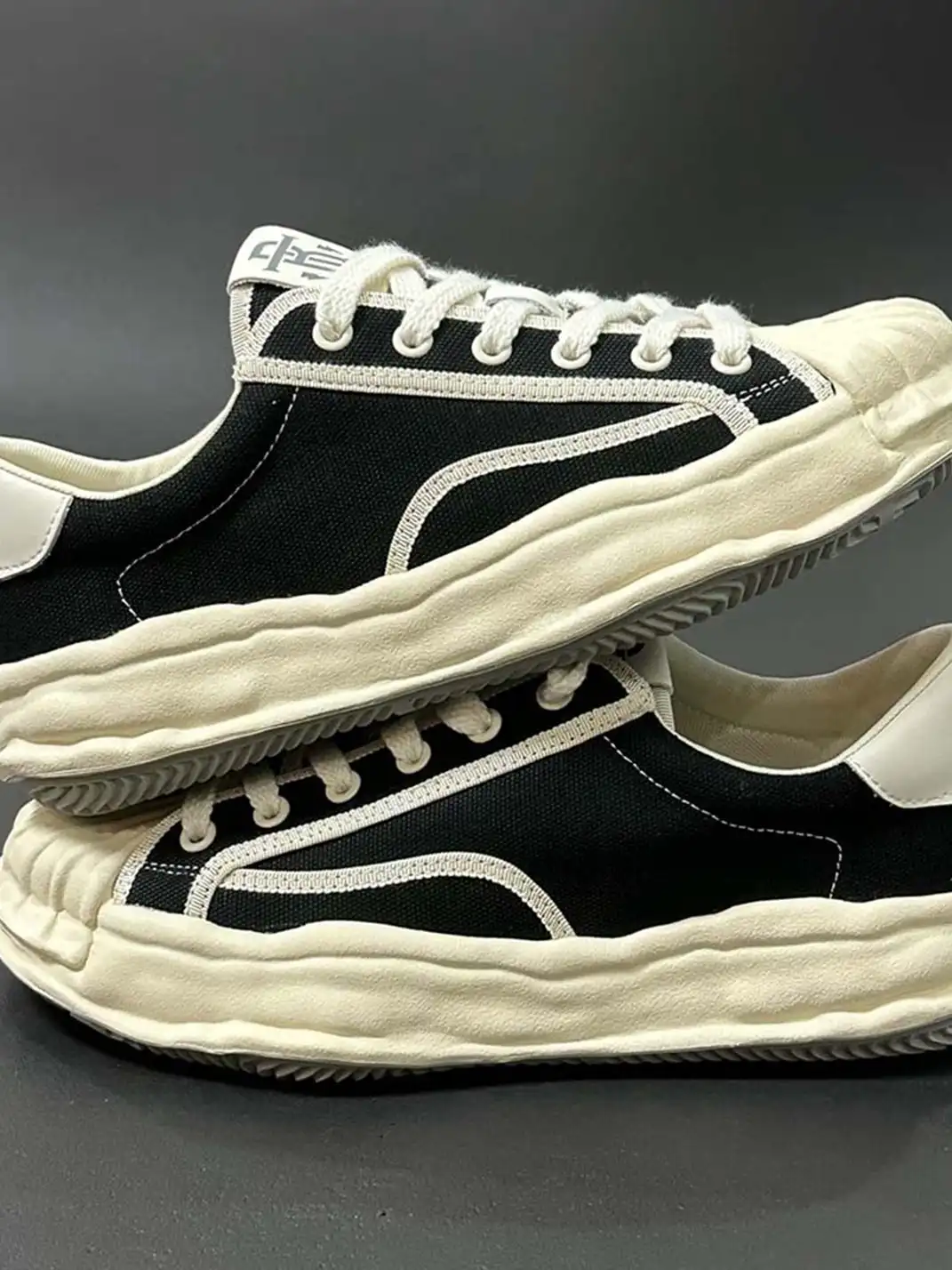TRUMPPIPE | Black Canvas Platform Low-Top Sneakers