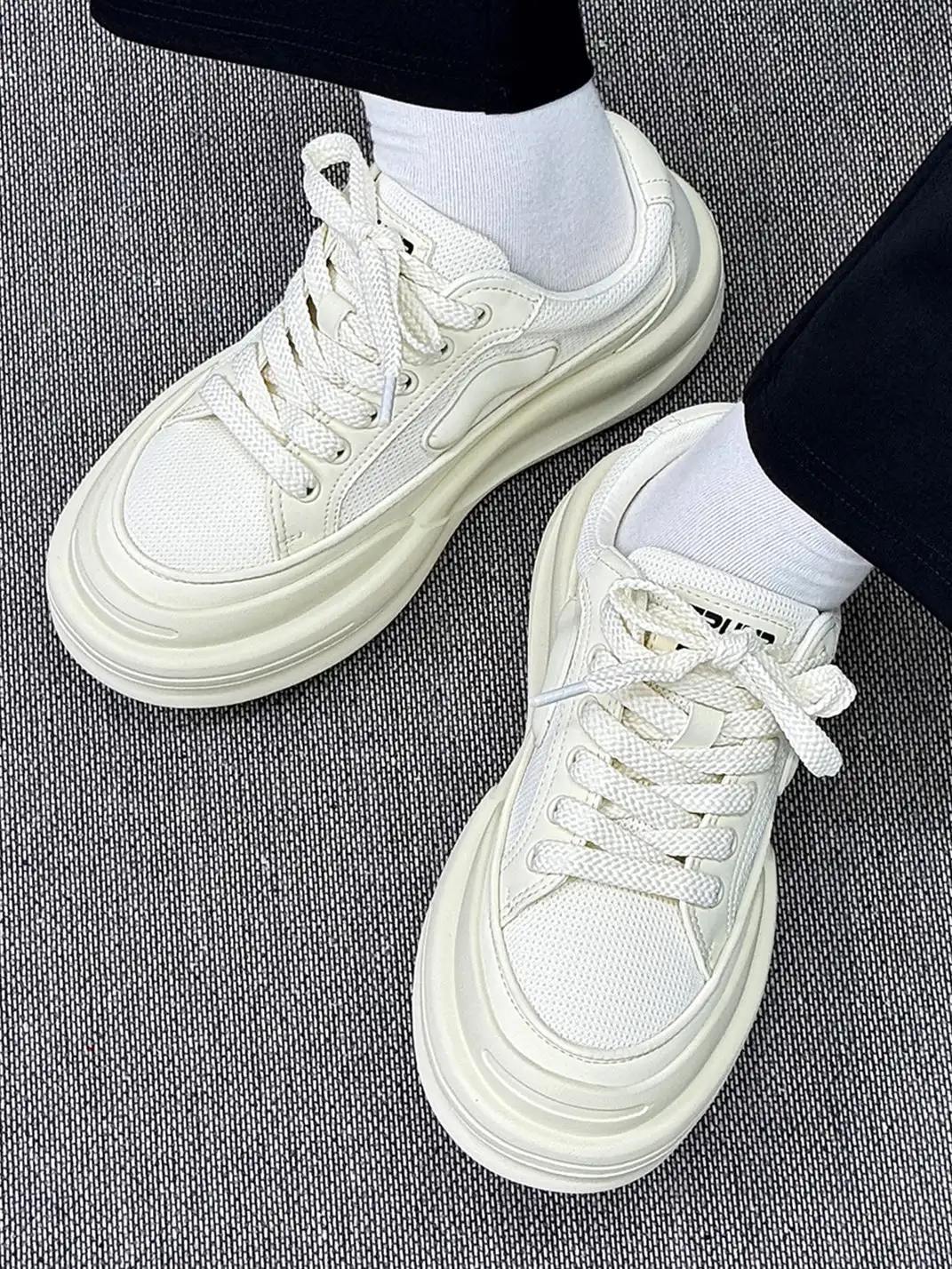 TRUMPPIPE | White Mesh Platform Low-Top Sneakers