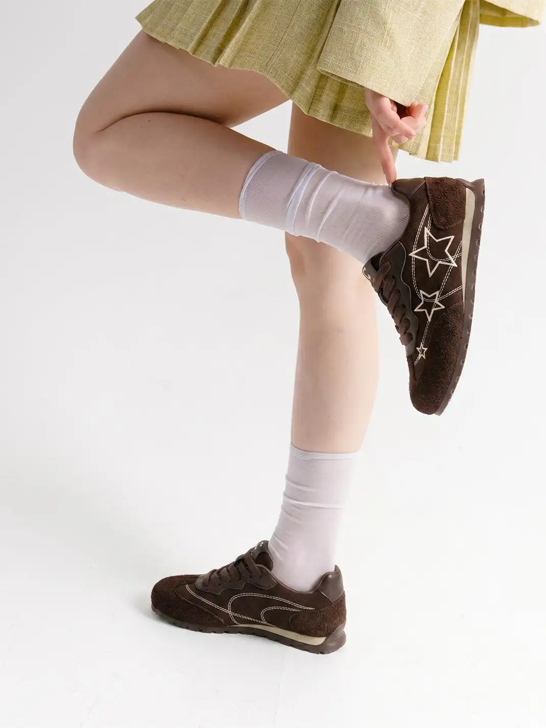 C.BANNER | Brown Star Embroidered Low-Top Sneakers