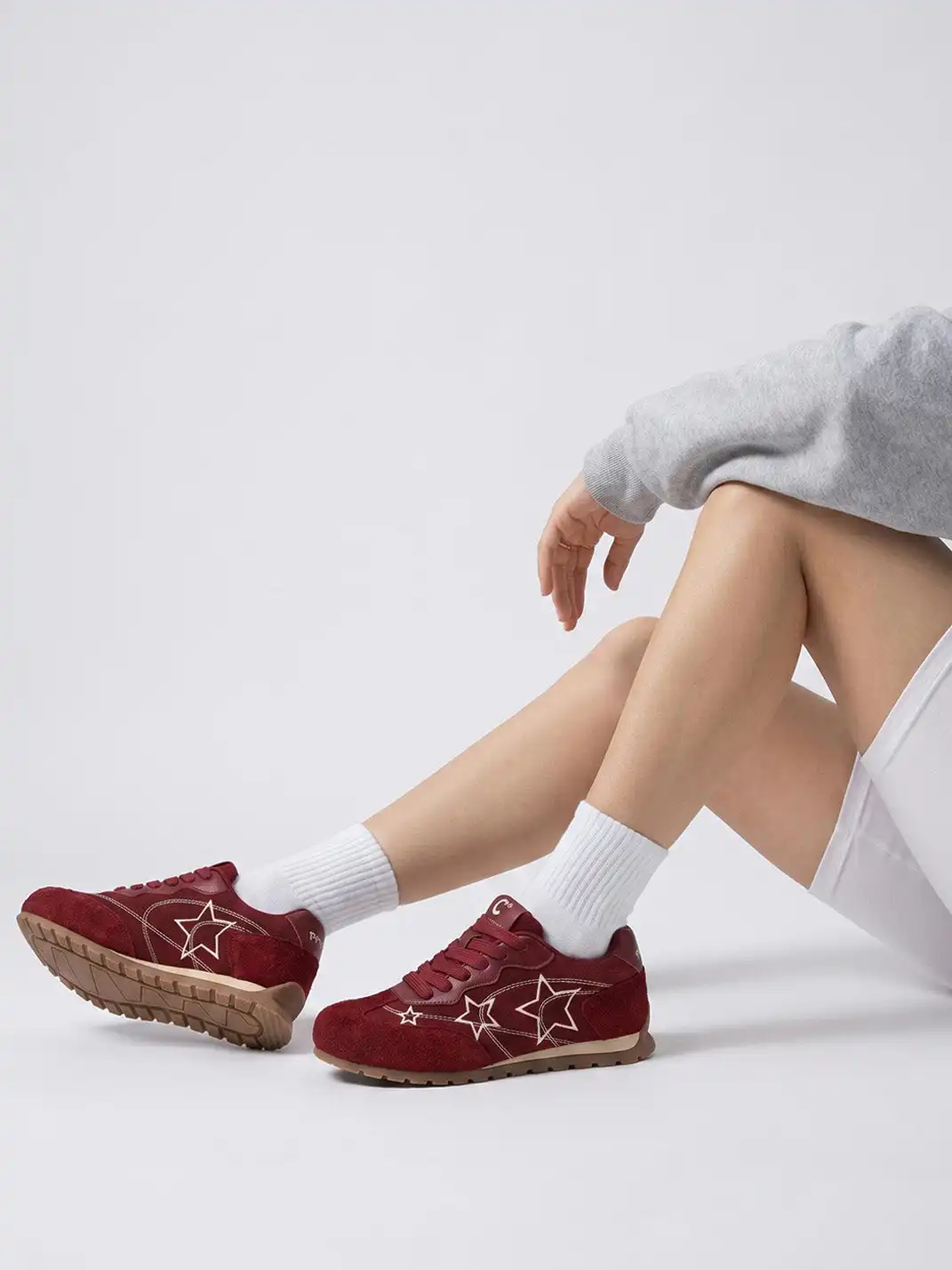 C.BANNER | Red Star Embroidered Low-Top Sneakers