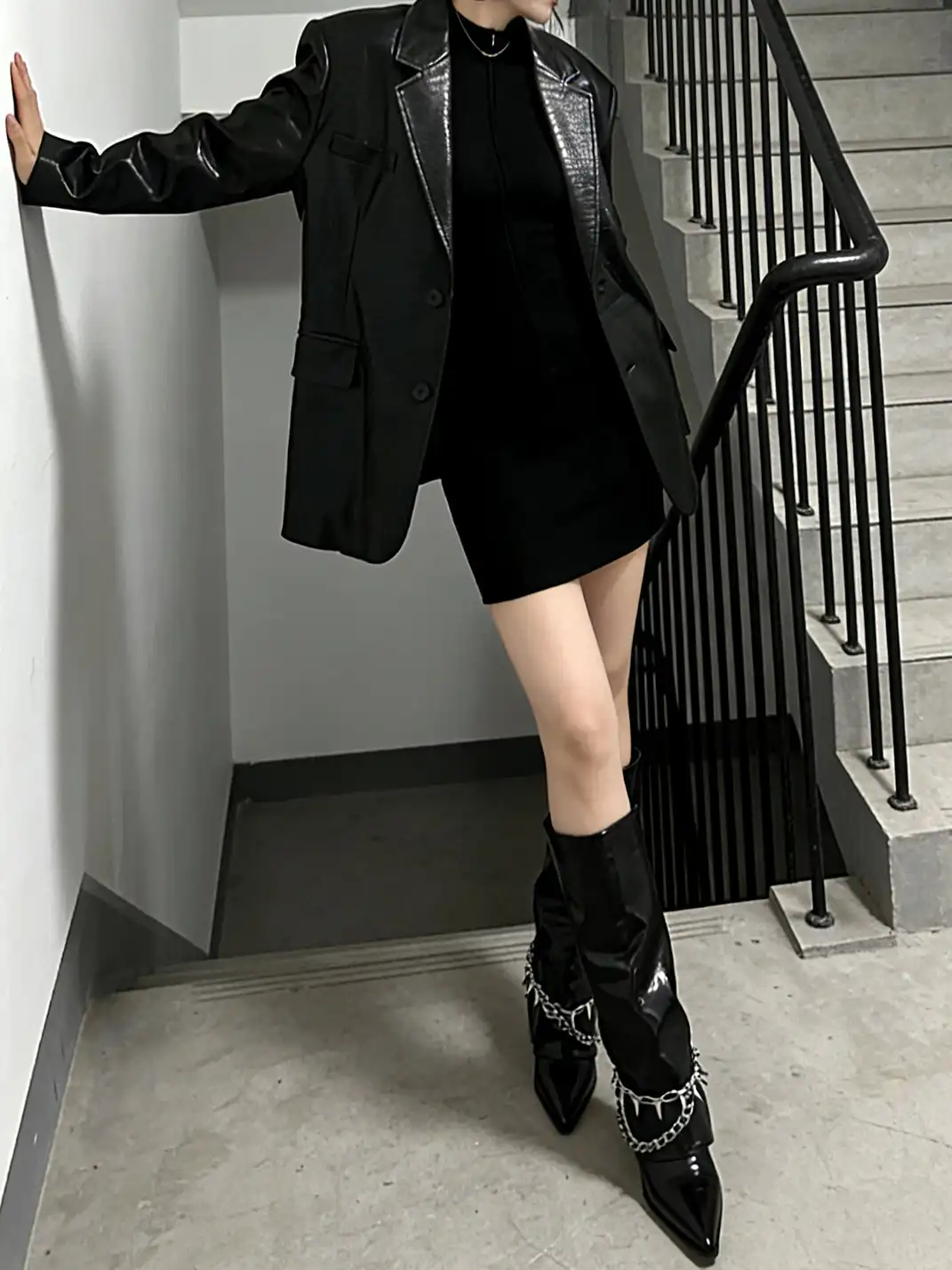 PINJIAHUI | Black Spiked Chain Detail Patent Leather Boots