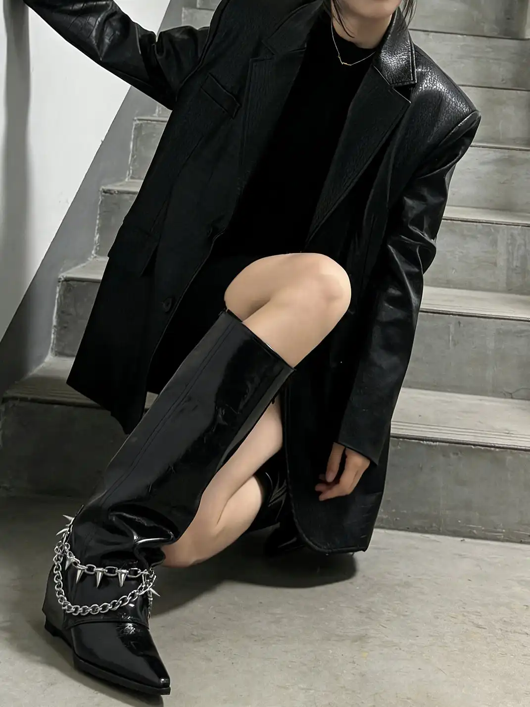 PINJIAHUI | Black Spiked Chain Detail Patent Leather Boots