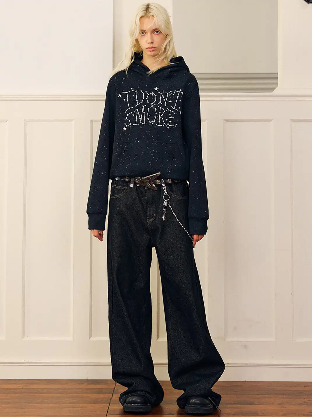 DONSMOKE | Star-Shaped Drop-Shoulder Sweatshirt