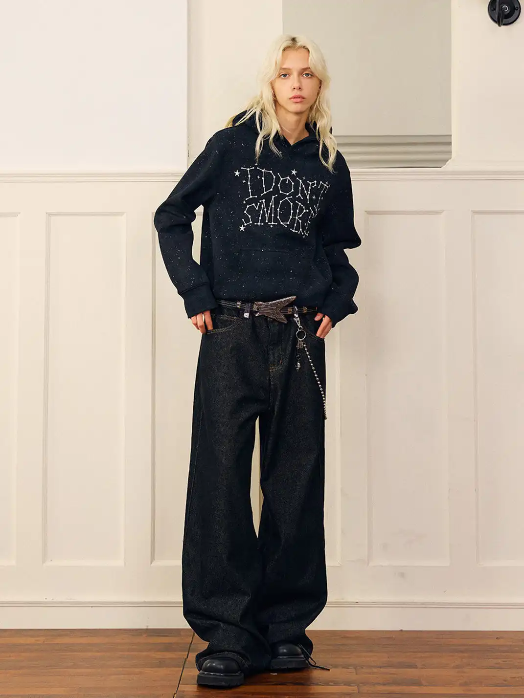 DONSMOKE | Star-Shaped Drop-Shoulder Sweatshirt