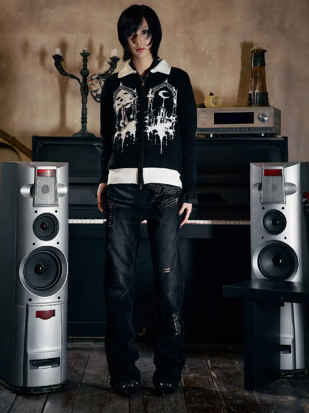 PAIKI | Riveted Ripped Washed Jeans