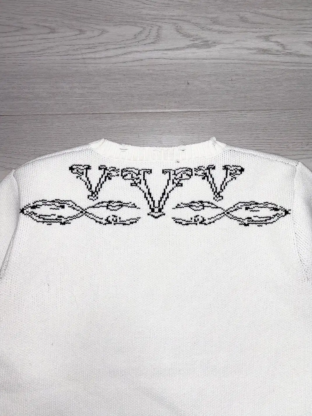 PAIKI | Wing-Shaped Fiery Pattern Distressed Crew Neck Sweater