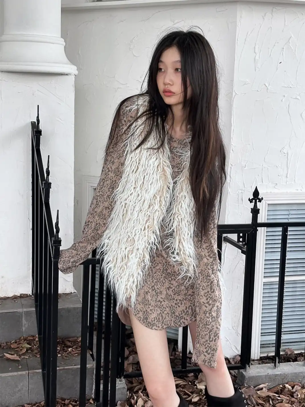 FULLTIDE | Gradient Irregular Fur Vest