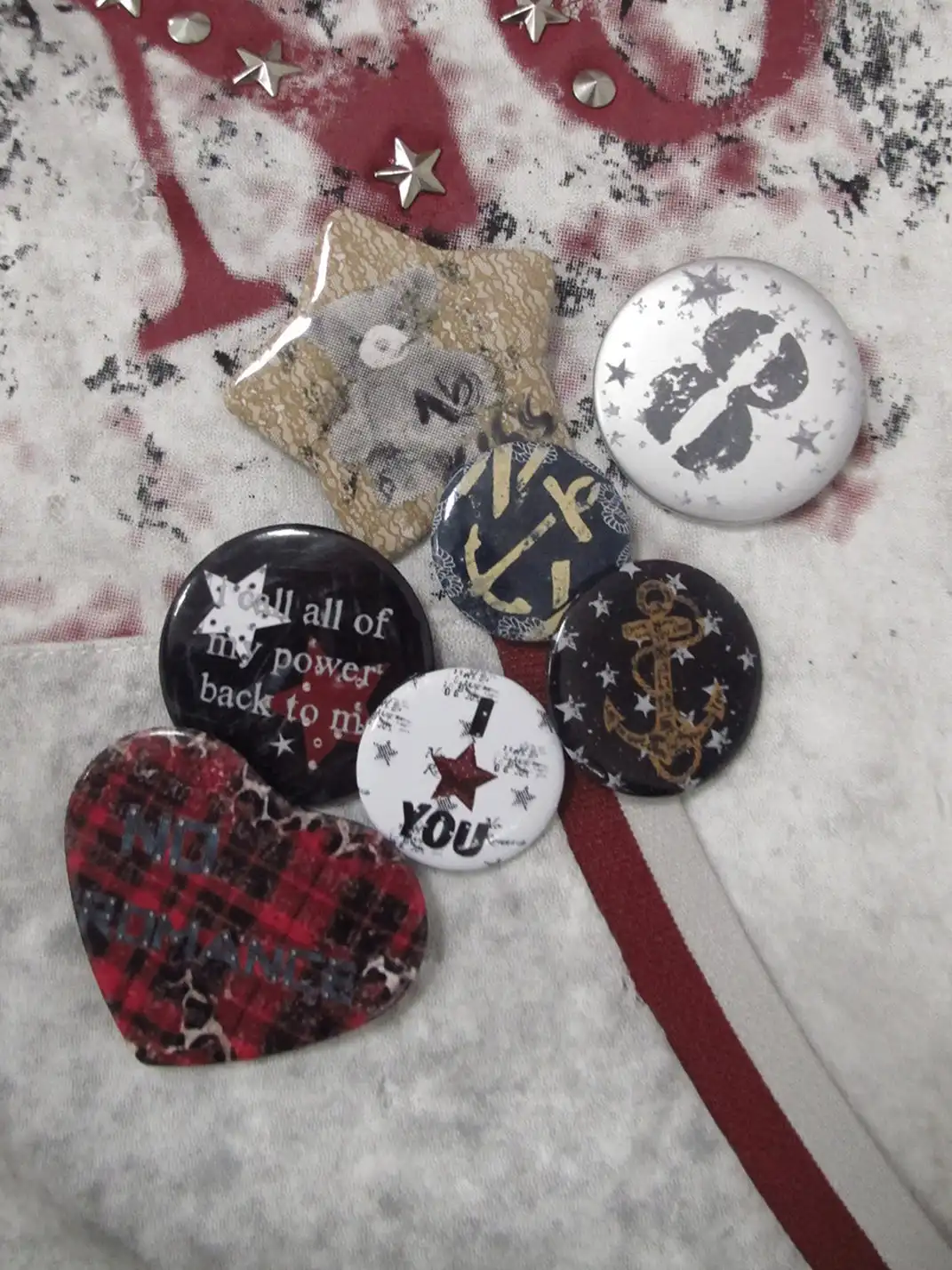 NO ROMANCE | Distressed Design Badge Metal Brooch