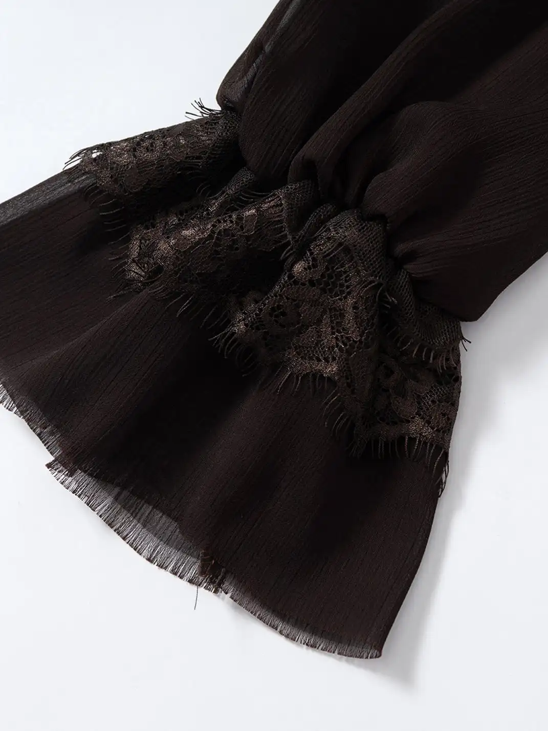 NO ROMANCE | Retro Court-Style Ruffled Lace Shirt