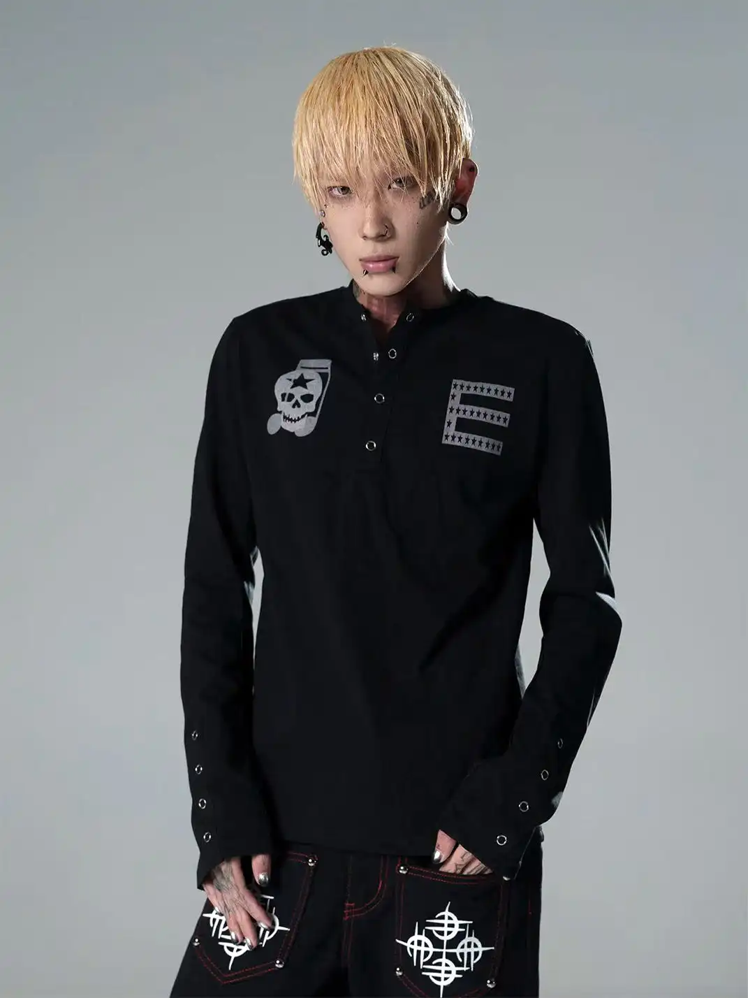 DETW | Skull Henry Collar Curved Scimitar Long Sleeve Top
