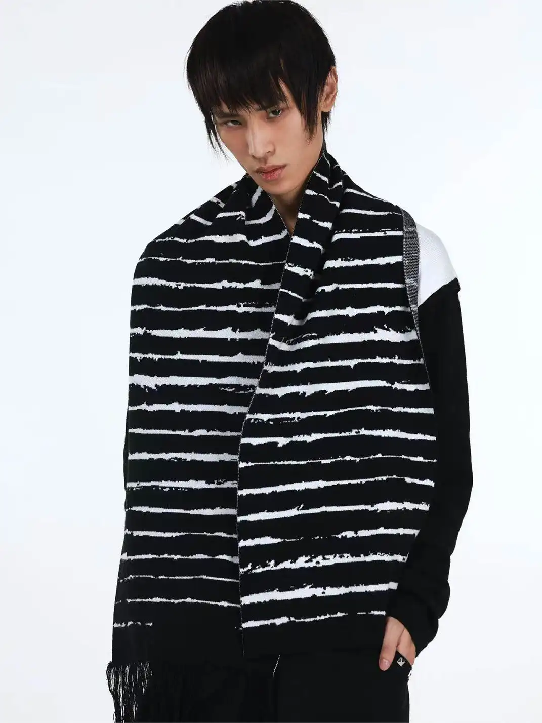 DETW | Striped Distressed Thorn Tassel Scarf