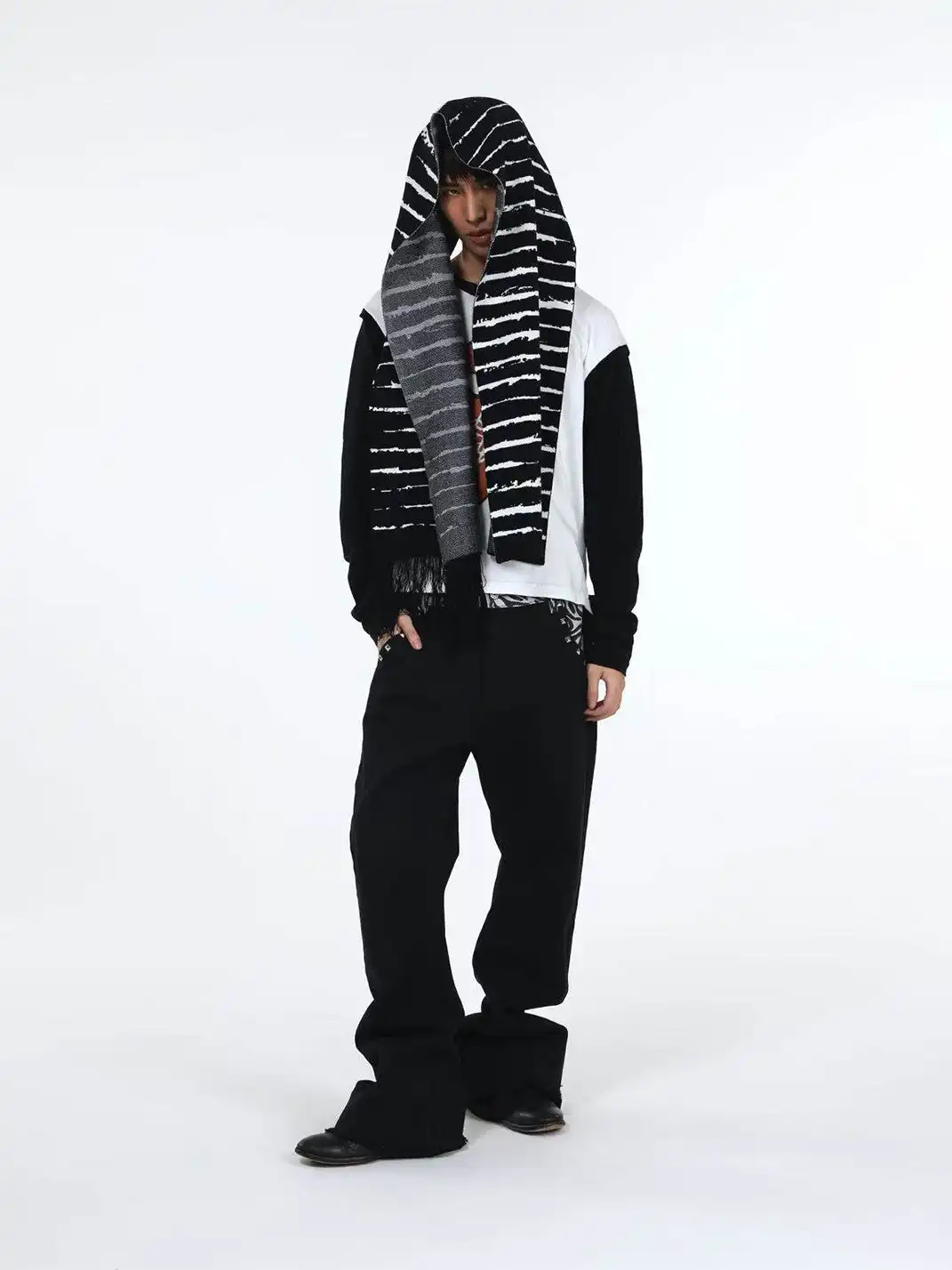 DETW | Striped Distressed Thorn Tassel Scarf